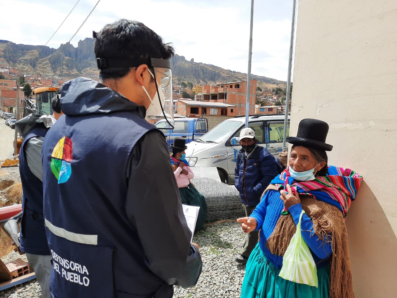 Defensoría del Pueblo realiza verificativos en unidades educativas del área periurbana de La Paz