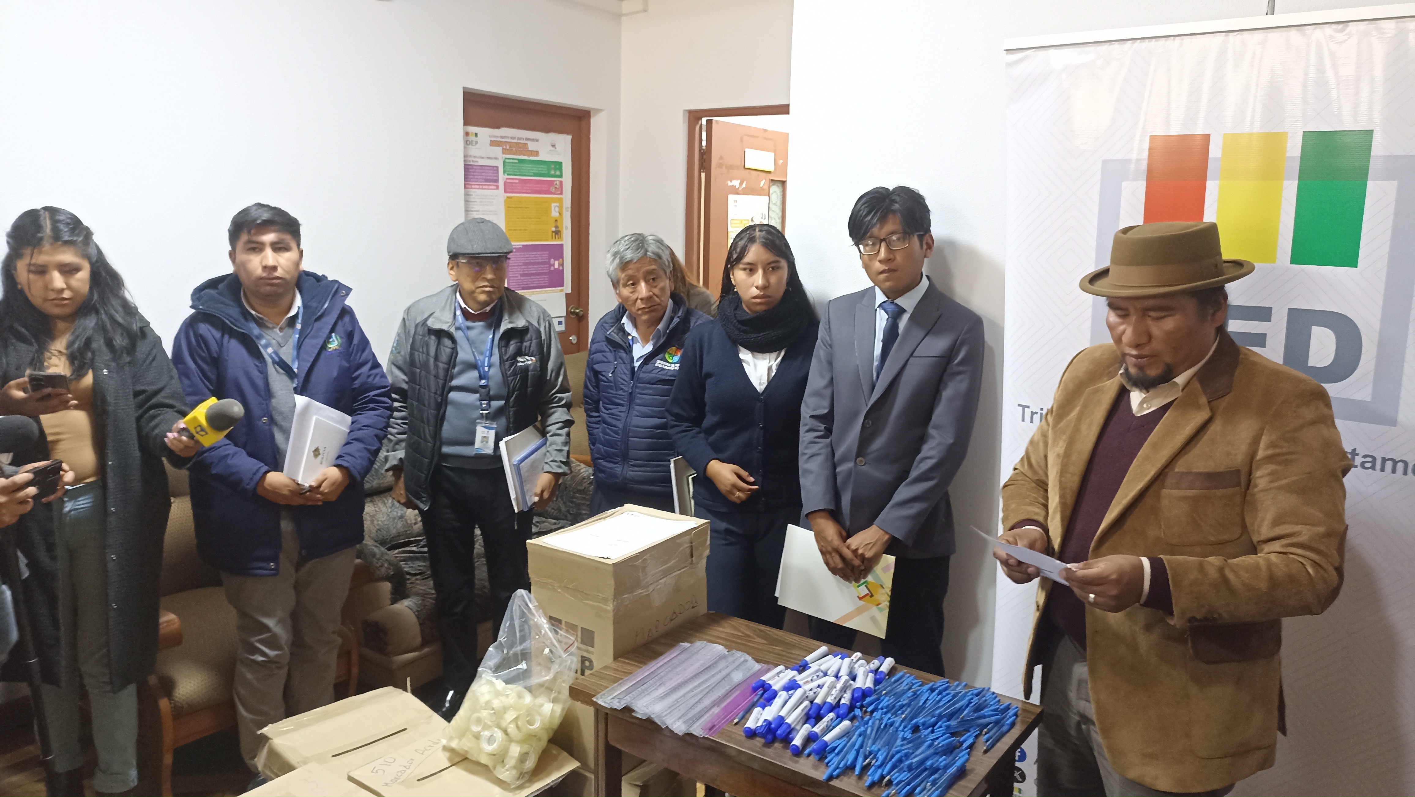 DEFENSORÍA DEL PUEBLO COORDINA CON EL TRIBUNAL ELECTORAL DEPARTAMENTAL Y LA DIRECCIÓN DE EDUCACIÓN DE LA PAZ EL PROCESO ELECCIONARIO DE DEFENSORES ESTUDIANTILES