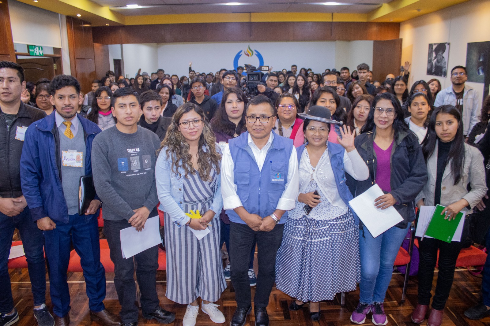 MÁS DE DOS MIL DEFENSORES VOLUNTARIOS SELLAN COMPROMISO PARA PROMOVER DERECHOS HUMANOS