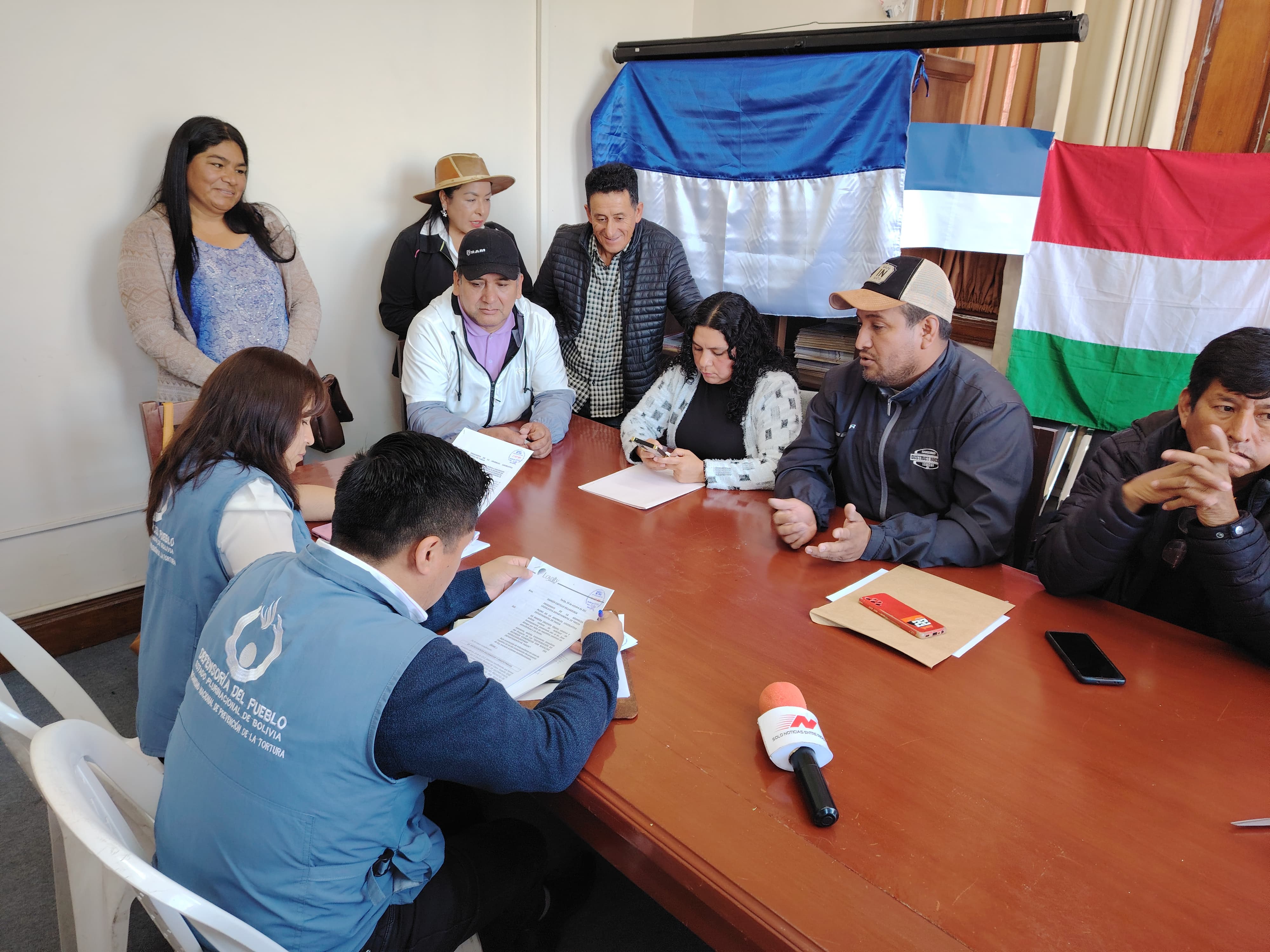 DEFENSORÍA DEL PUEBLO MONITOREA HUELGA DE HAMBRE EN LA ASAMBLEA DEPARTAMENTAL DE TARIJA