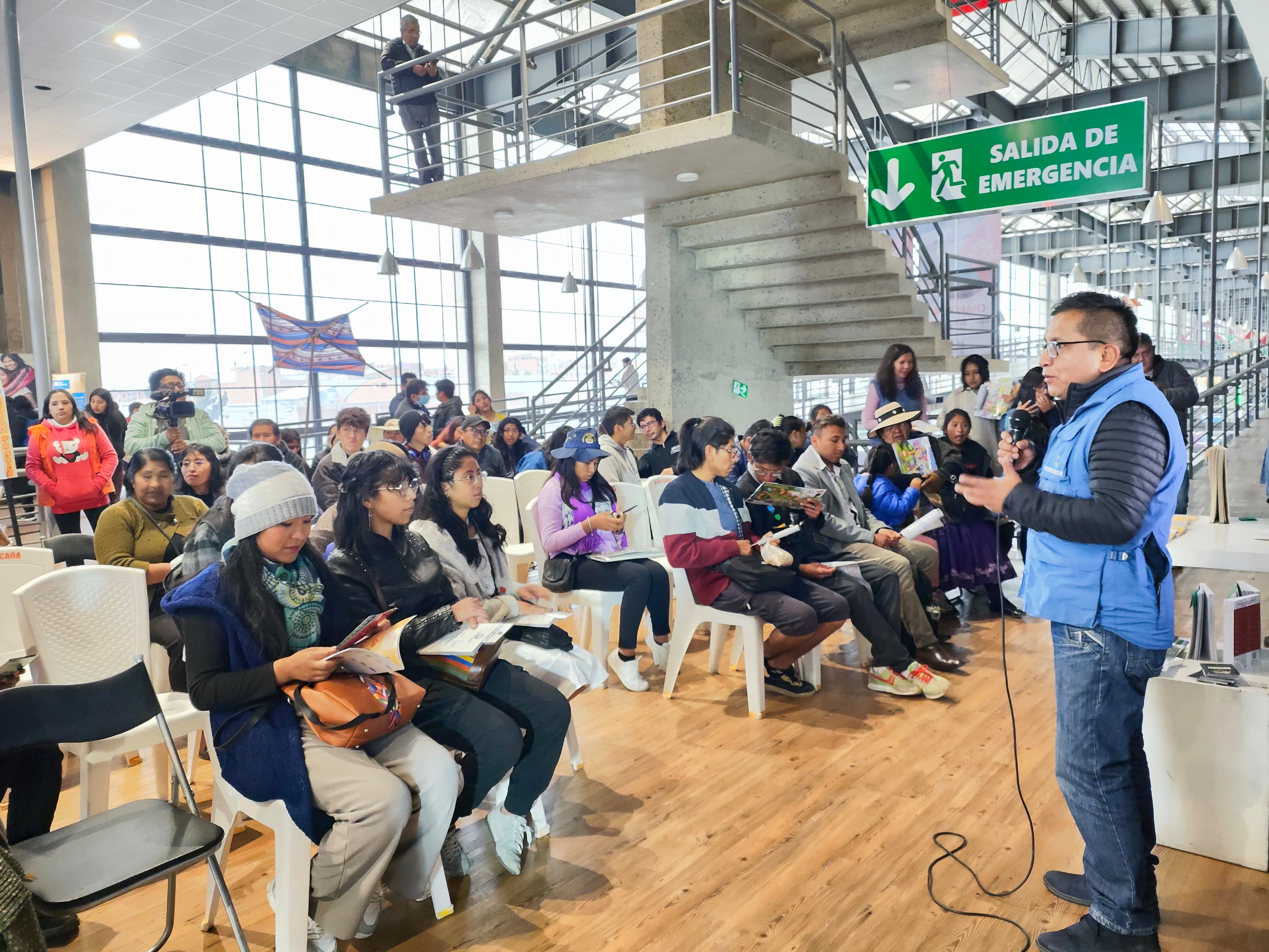 DEFENSORÍA DEL PUEBLO CIERRA CON ÉXITO SU PARTICIPACIÓN EN LA 2DA FERIA INTERNACIONAL DEL LIBRO DE EL ALTO, CUMPLIENDO UNA AGENDA DE DERECHOS HUMANOS