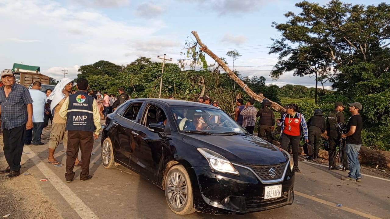 INTERVENCIÓN DE LA DEFENSORIA DEL PUEBLO LOGRA DESBLOQUEO DE CARRETERA TRINIDAD SANTA CRUZ