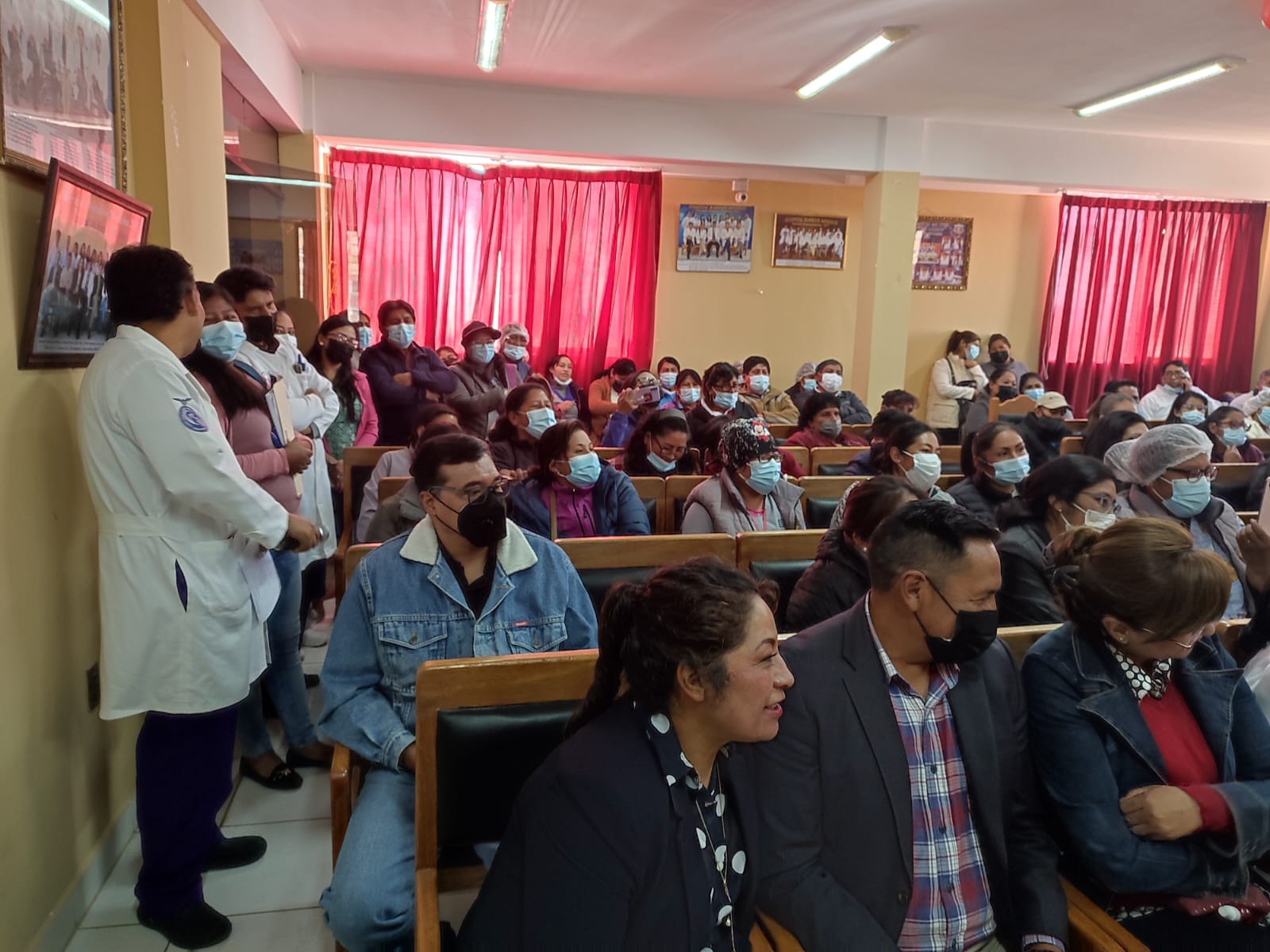 DEFENSORÍA DEL PUEBLO CAPACITA EN RELACIONES HUMANAS A 64 TRABAJADORES DE SALUD DEL HOSPITAL BARRIOS MINEROS