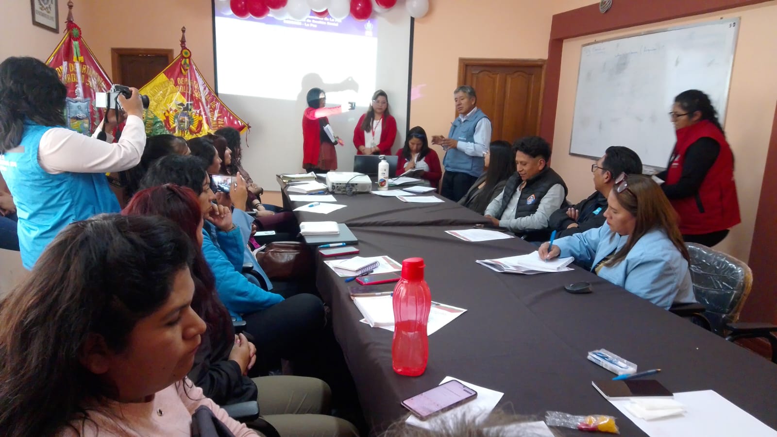 LA PAZ: DEFENSORÍA DEL PUEBLO E INSTITUCIONES REACTIVAN MESA DEPARTAMENTAL POR EL DERECHO DE NIÑAS, NIÑOS Y ADOLESCENTES A VIVIR EN FAMILIA