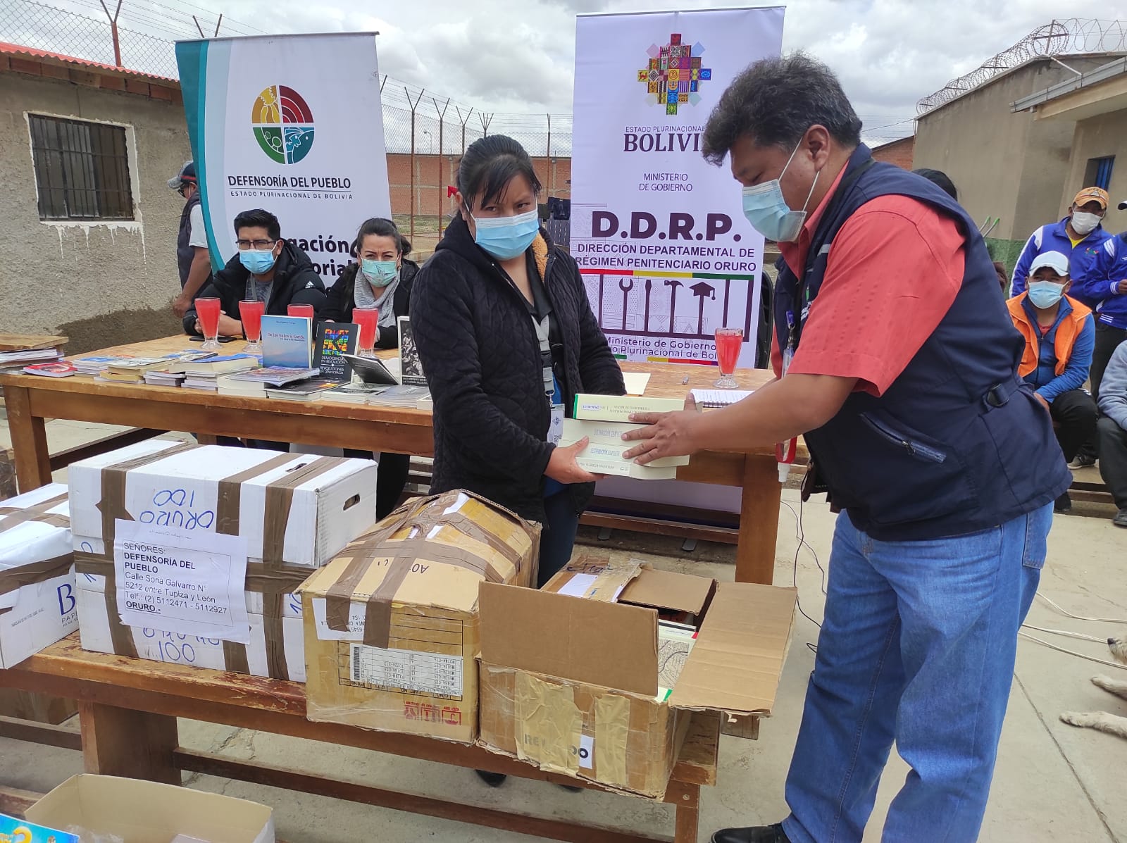 DEFENSORÍA DEL PUEBLO EN ORURO IMPLEMENTA PROGRAMA “LIBROS POR REJAS” EN EL CENTRO PENITENCIARIO LA MERCED