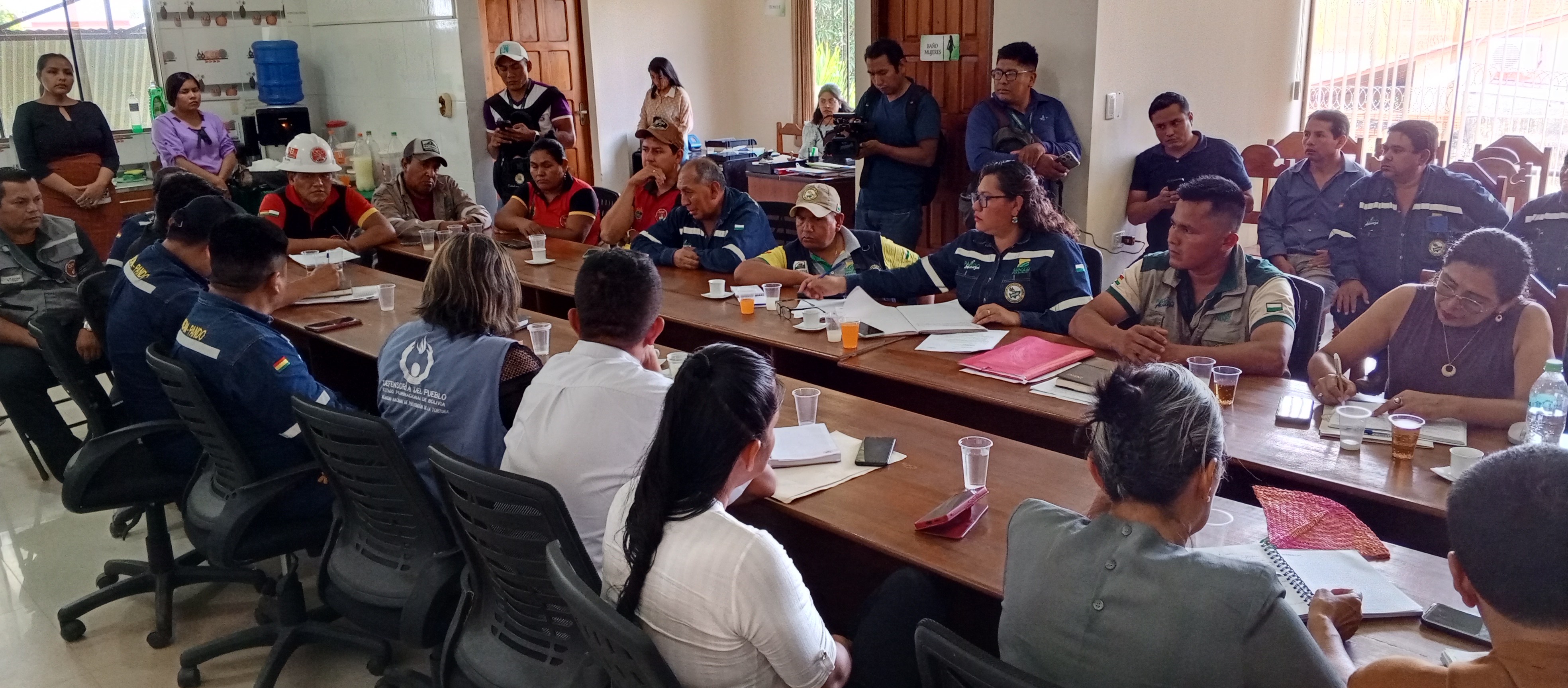 DEFENSORÍA DEL PUEBLO ACOMPAÑA ESPACIO DE DIÁLOGO QUE PERMITE ACUERDO Y LEVANTAMIENTO DE MEDIDAS DE PRESIÓN DEL SECTOR CAMINERO EN PANDO
