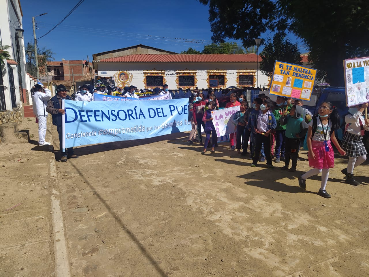Defensoría del Pueblo participa en la marcha por el día municipal de lucha contra la violencia en Zudañez