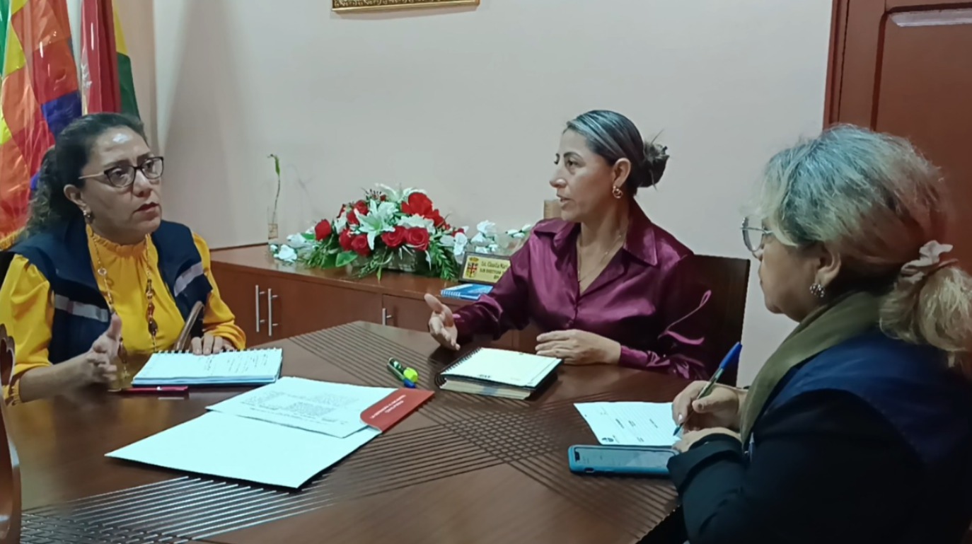 DEFENSORÍA DEL PUEBLO HACE CONOCER DENUNCIAS DE COBROS IRREGULARES A LA DIRECCIÓN DEPARTAMENTAL DE EDUCACIÓN