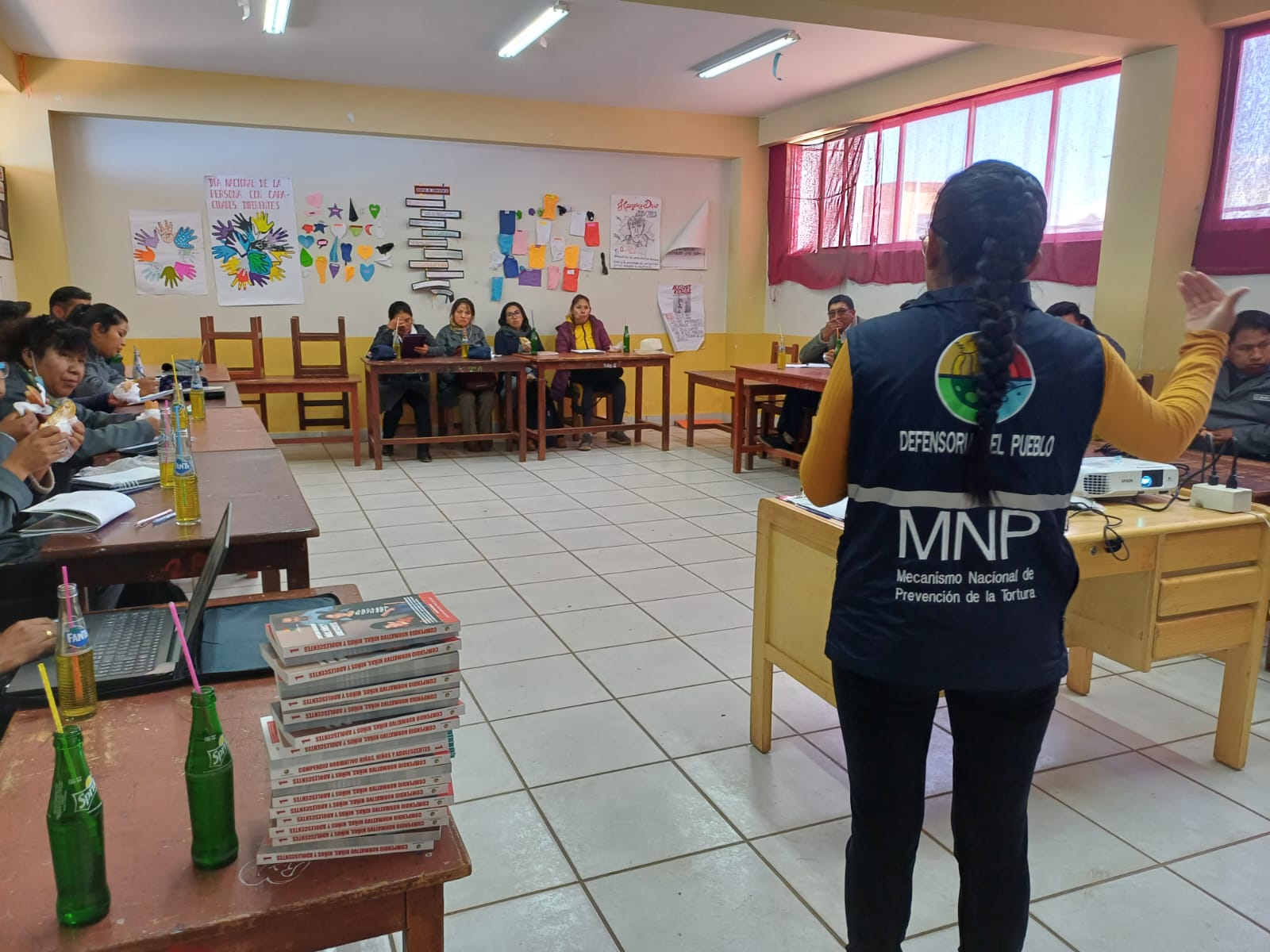 ESTUDIANTES DE DESAGUADERO SE CAPACITAN SOBRE PREVENCIÓN DE LA VIOLENCIA ENTRE OARES Y TRATA Y TRÁFICO DE PERSONAS