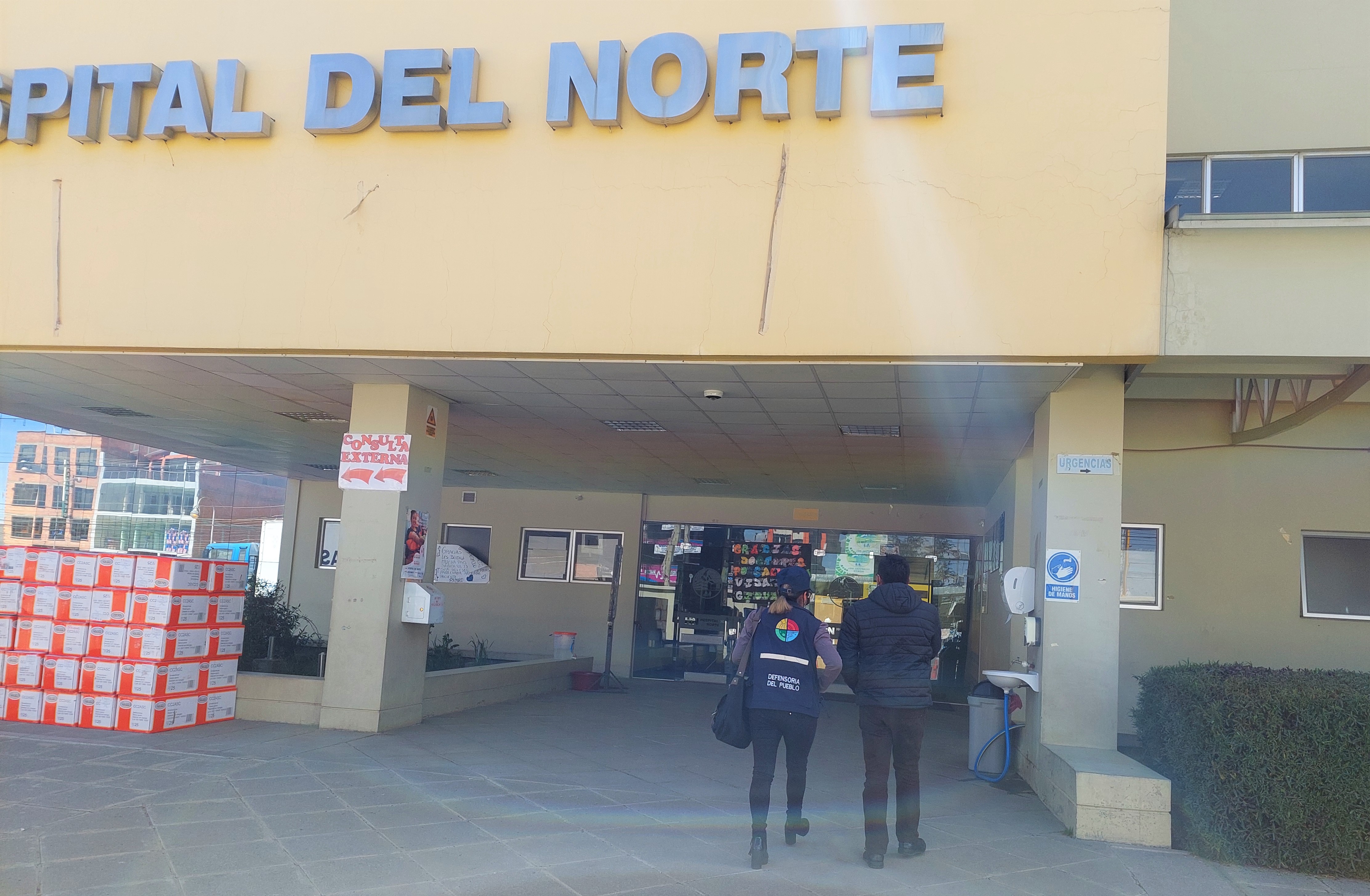 Defensoría del Pueblo realiza seguimiento a medidas de protestas de trabajadores en salud de El Alto por supuestos despidos injustificados