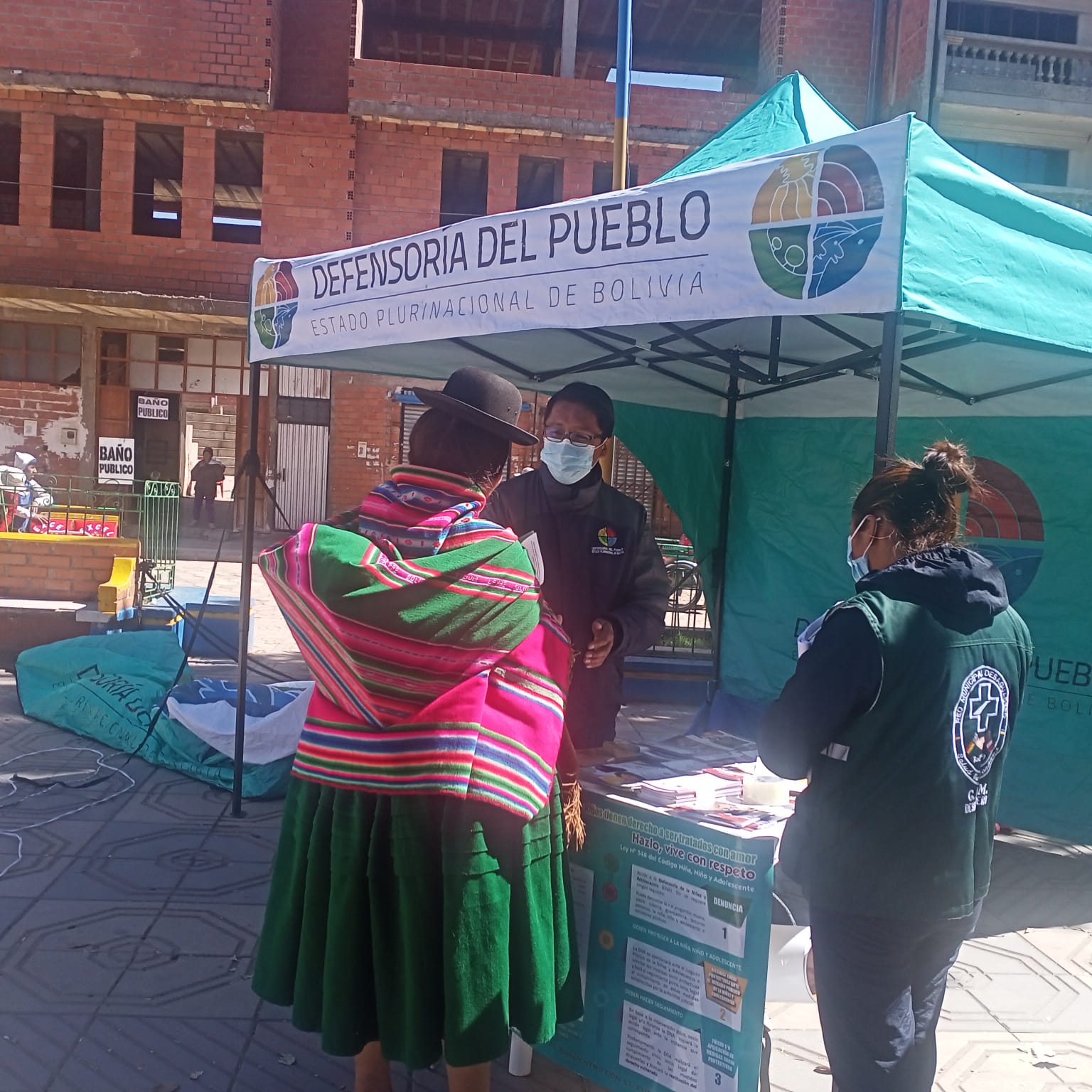 En Desaguadero la Coordinación Regional de la Defensoría del Pueblo difunde la labor que realiza en feria de salud