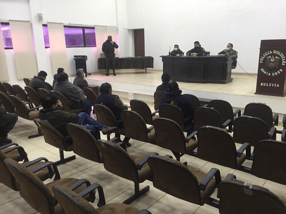 BUSCAN RETORNO DE POLICÍA EN YAPACANÍ