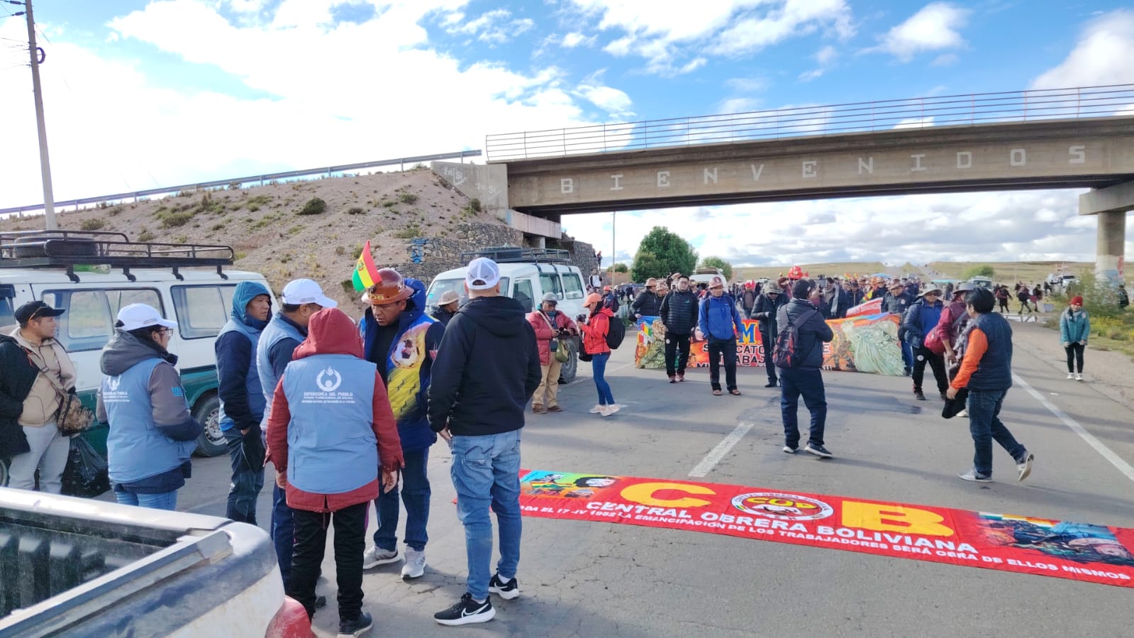 'MARCHA DE LA COB' LLEGA A EL ALTO Y MONITORES DE LA DEFENSORÍA DEL PUEBLO REPORTAN MANIFESTACIÓN PACÍFICA