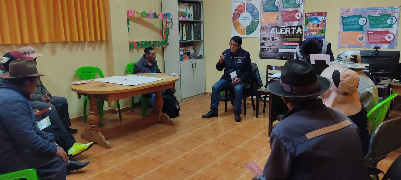 La Defensoría del Pueblo, llevó adelante una reunión de socialización del Decreto Supremo N°4846, a personas con discapacidad del municipio de Taraco
