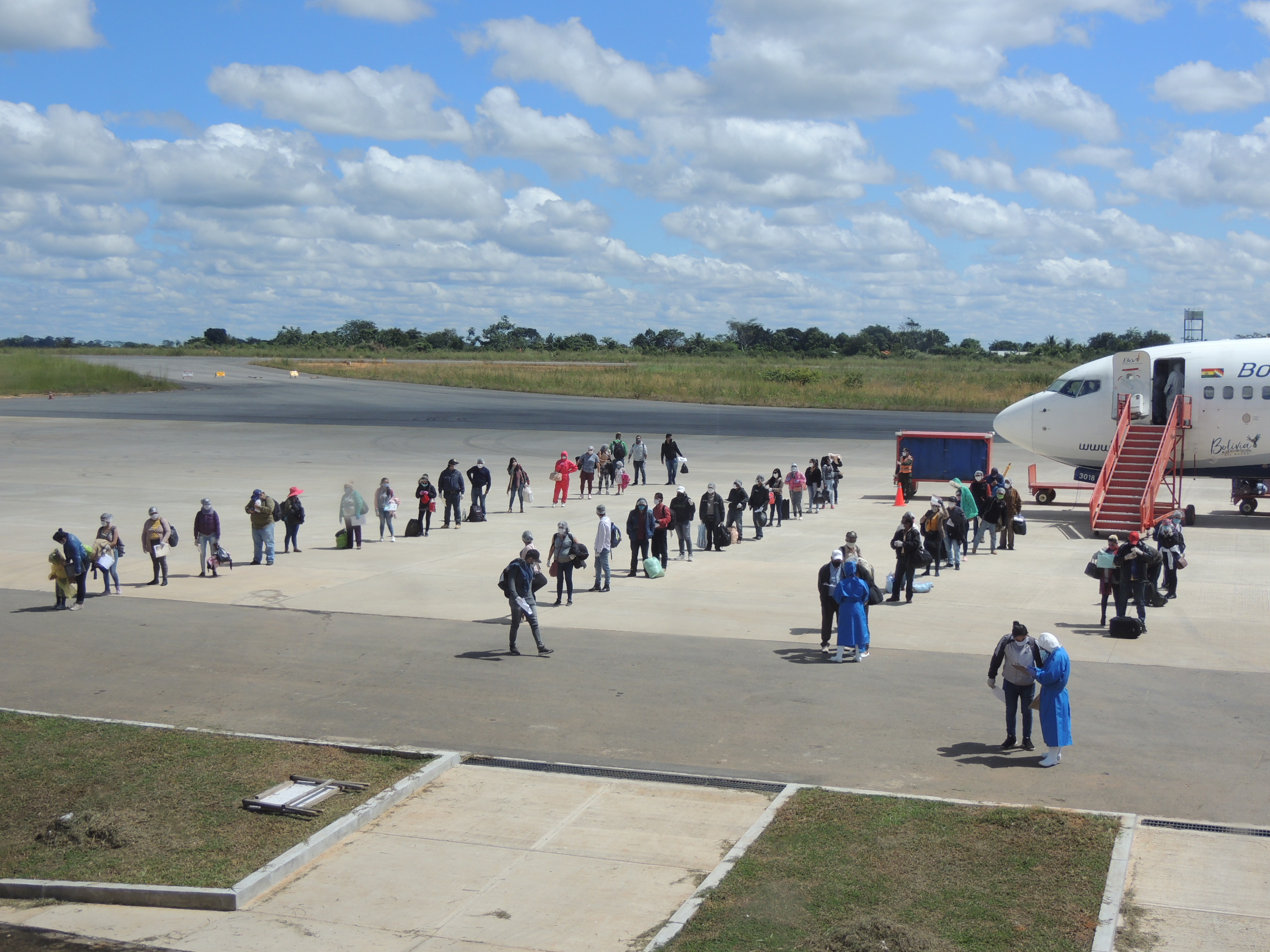 DEFENSORÍA REALIZA LA VERIFICACIÓN DE PERSONAS VARADAS QUE PARTEN HACIA EL INTERIOR DEL PAÍS VÍA AÉREA Y TERRESTRE