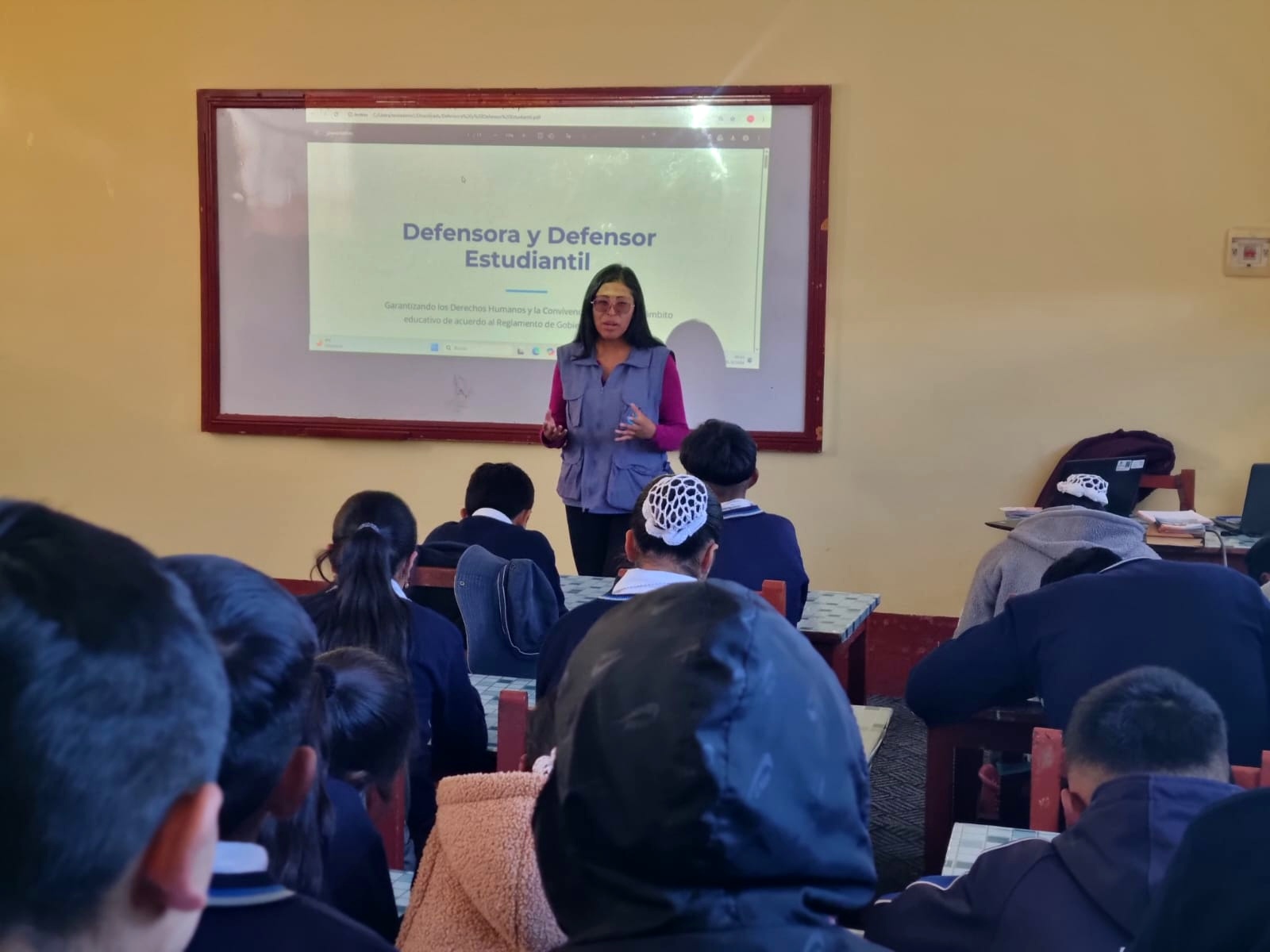 DEFENSORÍA DEL PUEBLO FORTALECE LA PARTICIPACIÓN DEMOCRÁTICA EN UNIDAD EDUCATIVA DE DESAGUADERO PARA LA ELECCIÓN DEL DEFENSOR ESTUDIANTIL