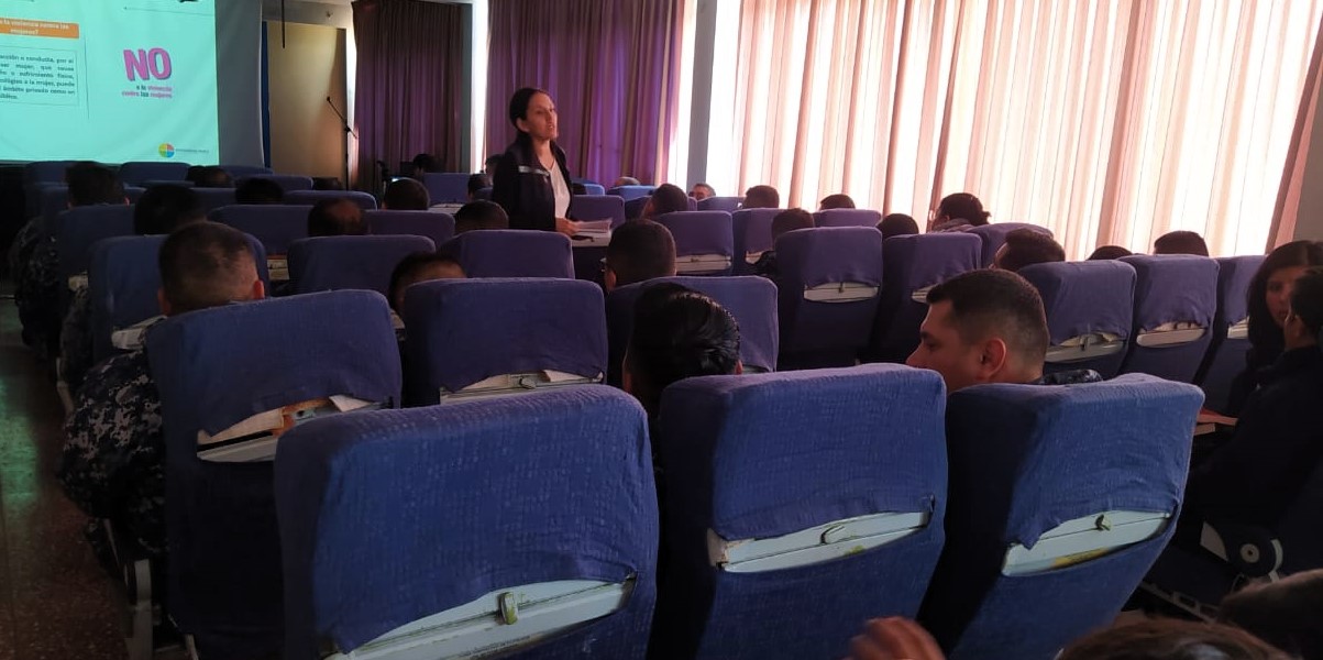 Defensoría del Pueblo inicia proceso de capacitación a miembros de la Escuela de Comando y Estado Mayor Aéreo de la Fuerza Aérea Boliviana