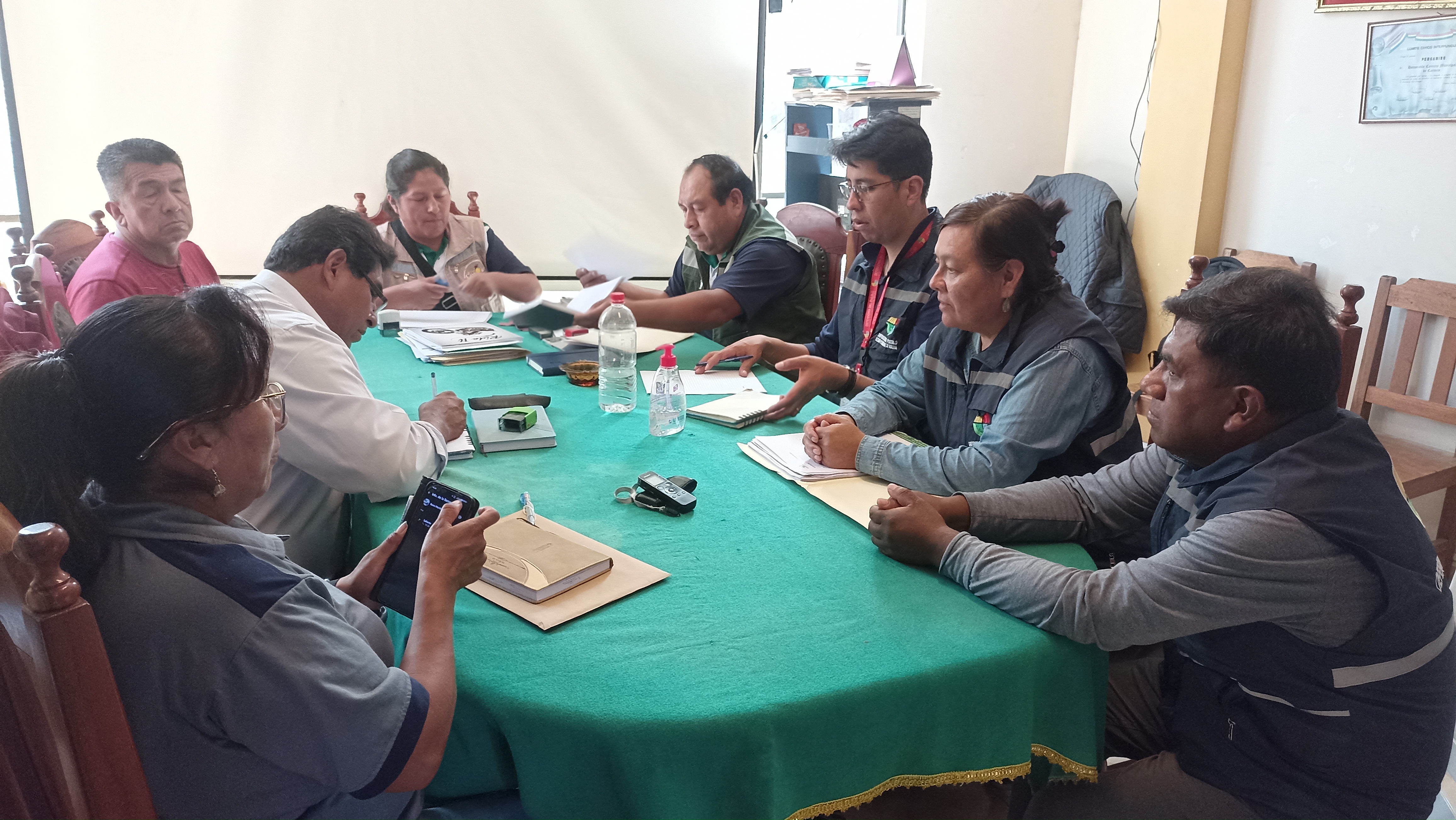 DEFENSORÍA DEL PUEBLO PROMUEVE DIÁLOGO ENTRE COROICO Y YANACACHI PARA TRATAR CONFLICTO LIMÍTROFE Y ACTIVIDAD MINERA