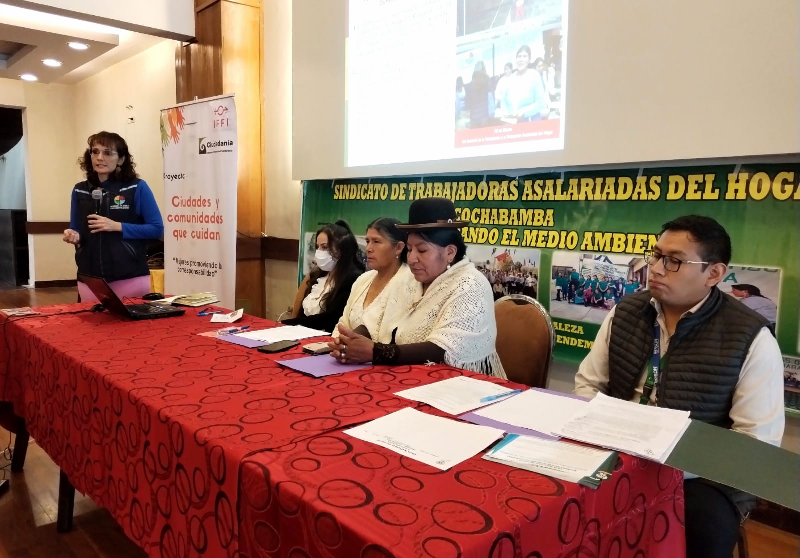 DEFENSORÍA DEL PUEBLO PARTICIPA DE UN CONVERSATORIO EN CONMEMORACIÓN AL DÍA NACIONAL DE LA TRABAJADORA Y EL TRABAJADOR ASALARIADO DEL HOGAR