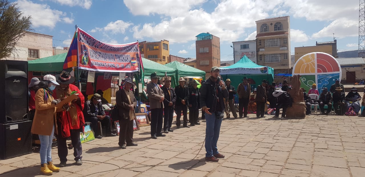 Acciones de la Defensoría del Pueblo en favor de los adultos mayores es socializada en feria informativa en el Municipio Tiahuanacu