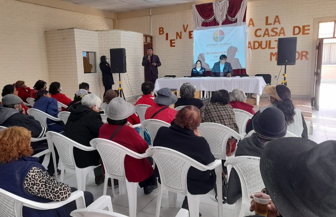 LA DELEGACIÓN DEFENSORIAL EN ORURO SOCIALIZA Y CAPACITA A LOS ADULTOS MAYORES SOBRE LAS COMPETENCIAS Y FUNCIONES DE LA DEFENSORÍA DEL PUEBLO Y LOS DERECHOS DE ESTA POBLACIÓN