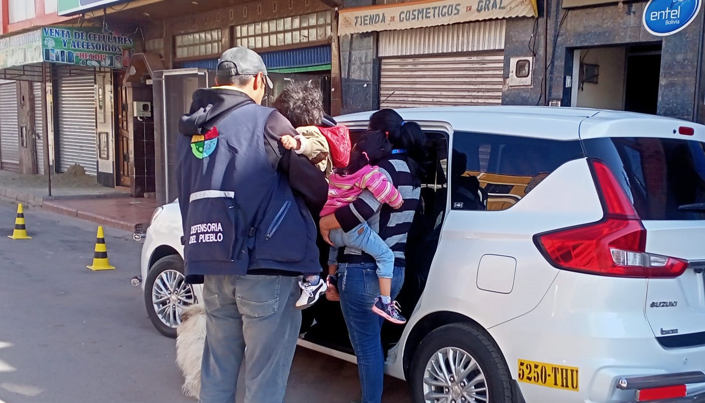 Defensoría del Pueblo viabiliza retorno de ciudadana boliviana y sus dos hijos víctimas de violencia intrafamiliar en Perú