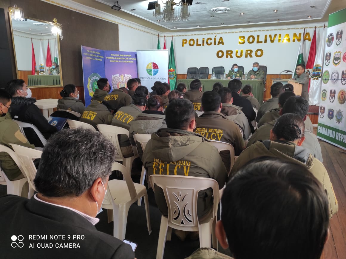 EN ORURO, DEFENSORÍA DEL PUEBLO Y POLICÍA BOLIVIANA DESARROLLAN EL DIÁLOGO DEPARTAMENTAL DE LAS DIRECCIONES DE LA FUERZA ESPECIAL DE LUCHA CONTRA LA VIOLENCIA