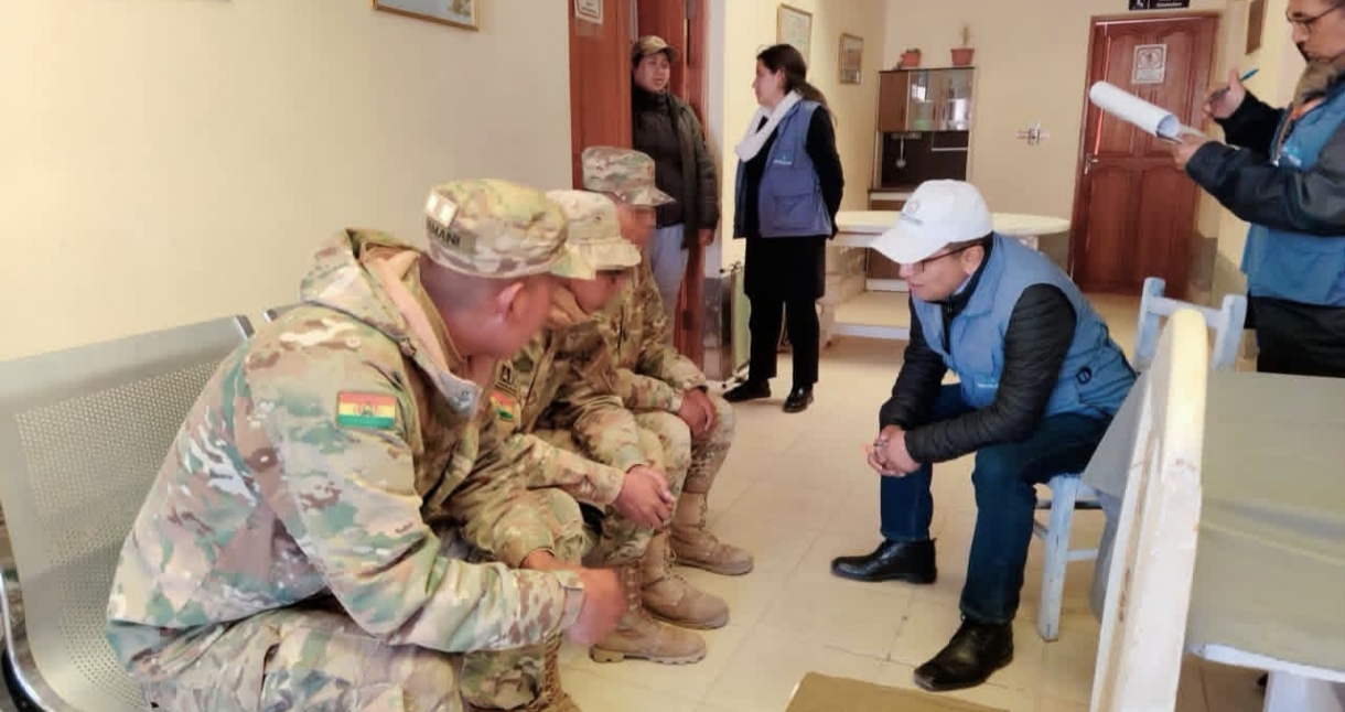 DEFENSOR DEL PUEBLO SE REÚNE CON SOLDADOS Y FAMILIAS AFECTADAS EN LA CUARTA JORNADA DE INTERVENCIÓN EN VIACHA