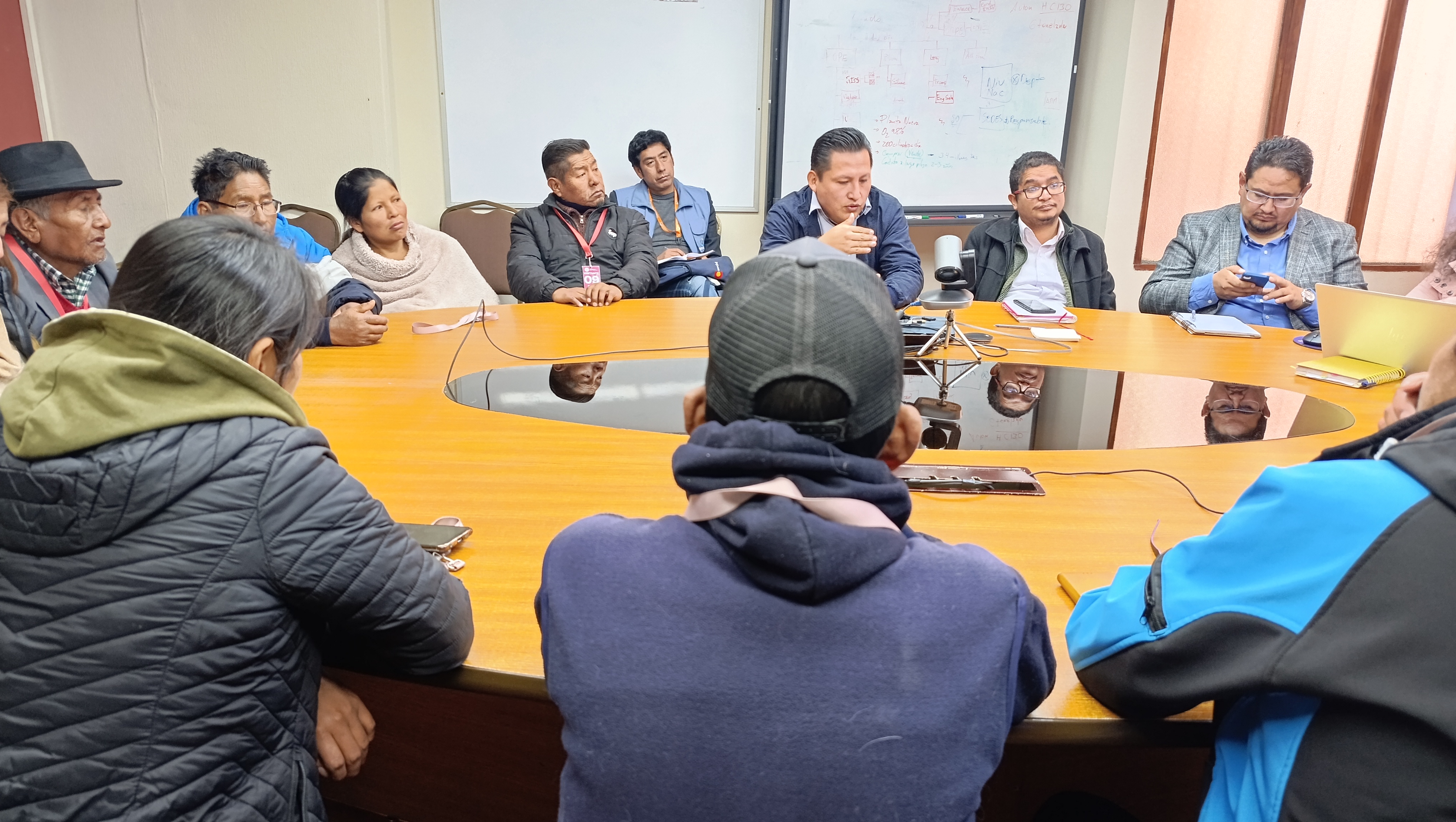 DEFENSORÍA DEL PUEBLO ACOMPAÑA ACCIONES DE COORDINACIÓN ENTRE PACIENTES RENALES Y MINISTERIO DE SALUD PARA PRECAUTELAR LA ATENCIÓN EN CENTROS DE HEMODIÁLISIS