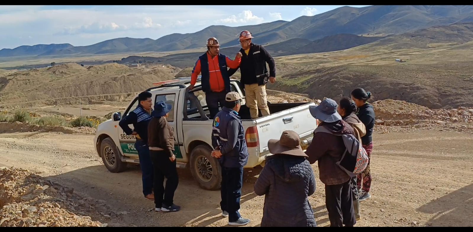 PERSONAL DE LA DELEGACIÓN DEFENSORIAL DE ORURO, PROMUEVE ACCIONES PARA BUSCAR LA SOLUCIÓN AL CONFLICTO ENTRE COMUNARIOS DE TOTORAL CHICO Y MINEROS DE LA EMPRESA MINERA LA SALVADA