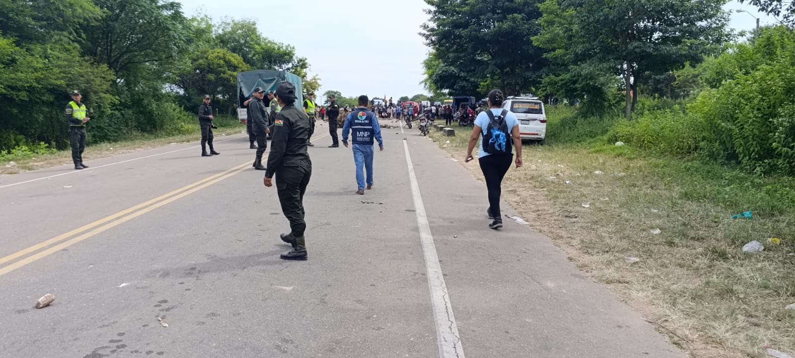 DEFENSORÍA DEL PUEBLO IMPULSA DIÁLOGO Y LOGRA LEVANTAR BLOQUEOS EN YACUIBA CON LA FIRMA DE UN ACUERDO