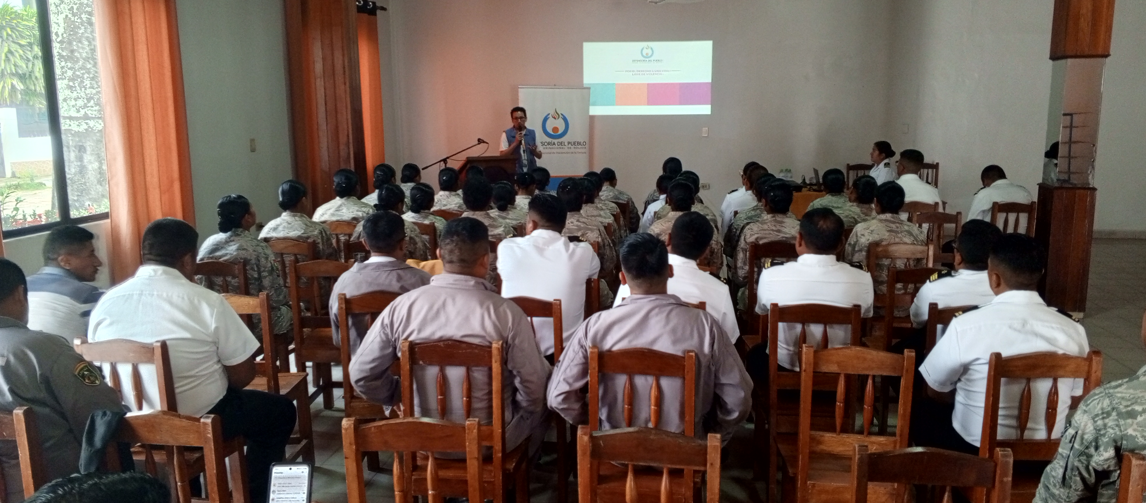 DEFENSORÍA DEL PUEBLO SOCIALIZA LA LEY N° 348 CON PERSONAL MILITAR DEL SEXTO DISTRITO NAVAL PANDO