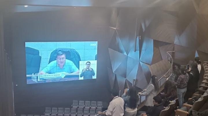 LENGUA DE SEÑAS BOLIVIANA ES RECONOCIDA COMO LENGUA OFICIAL DEL ESTADO BOLIVIANO