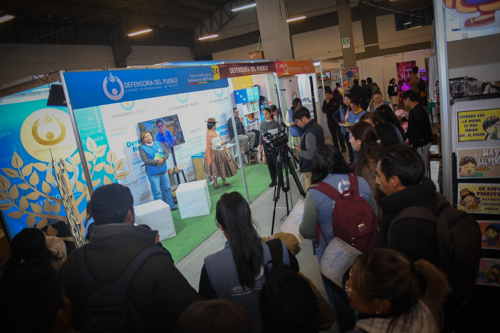 DEFENSORÍA DEL PUEBLO CONCLUYE SU PARTICIPACIÓN EN LA 30.ª FERIA INTERNACIONAL DEL LIBRO DE LA PAZ CON UNA AGENDA DE PROMOCIÓN DE LOS DERECHOS HUMANOS