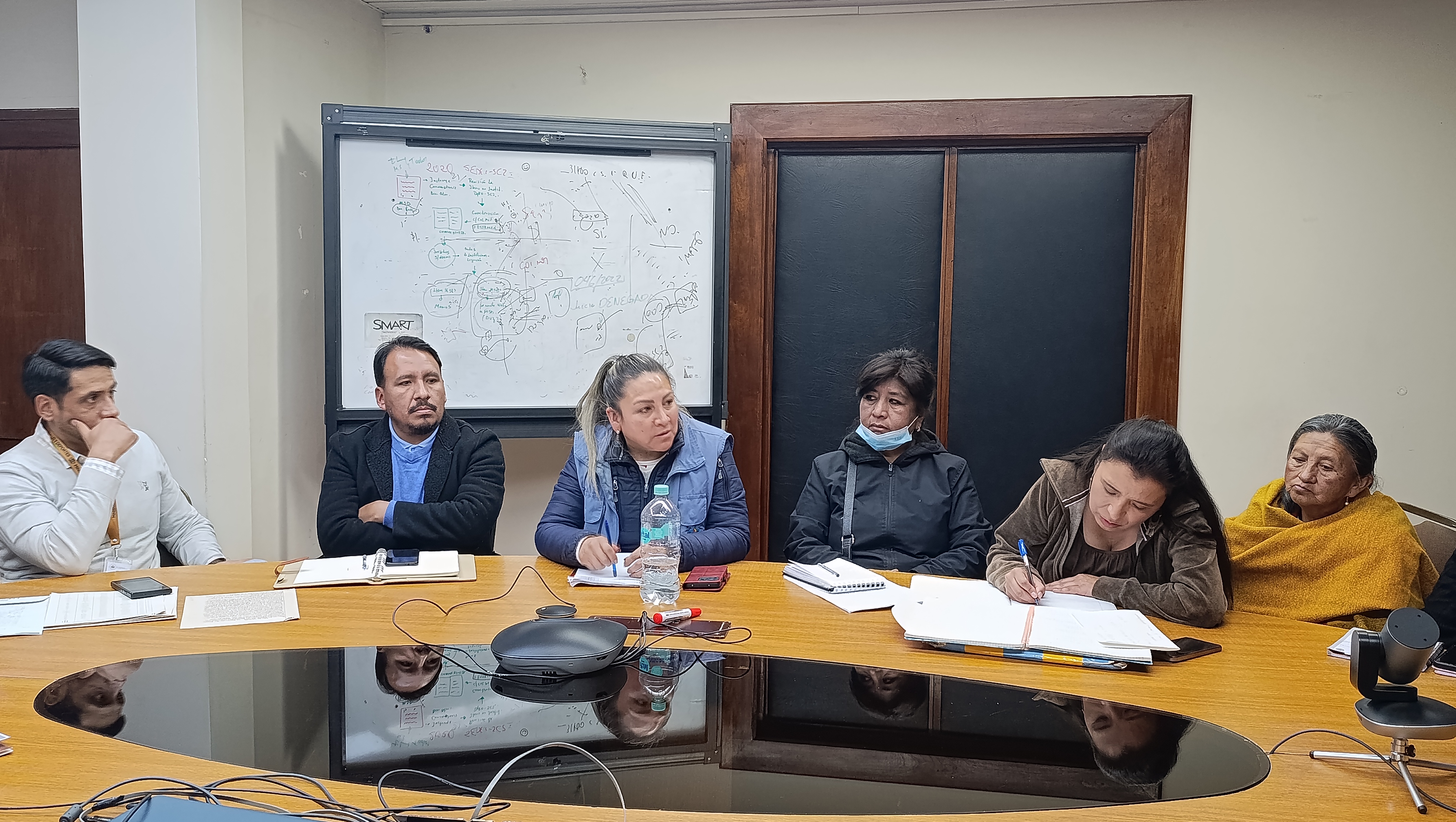 DEFENSORÍA DEL PUEBLO MONITOREA AVANCES EN COMPROMISOS PARA GARANTIZAR ATENCIÓN A PACIENTES CON CÁNCER EN LA PAZ Y EL ALTO