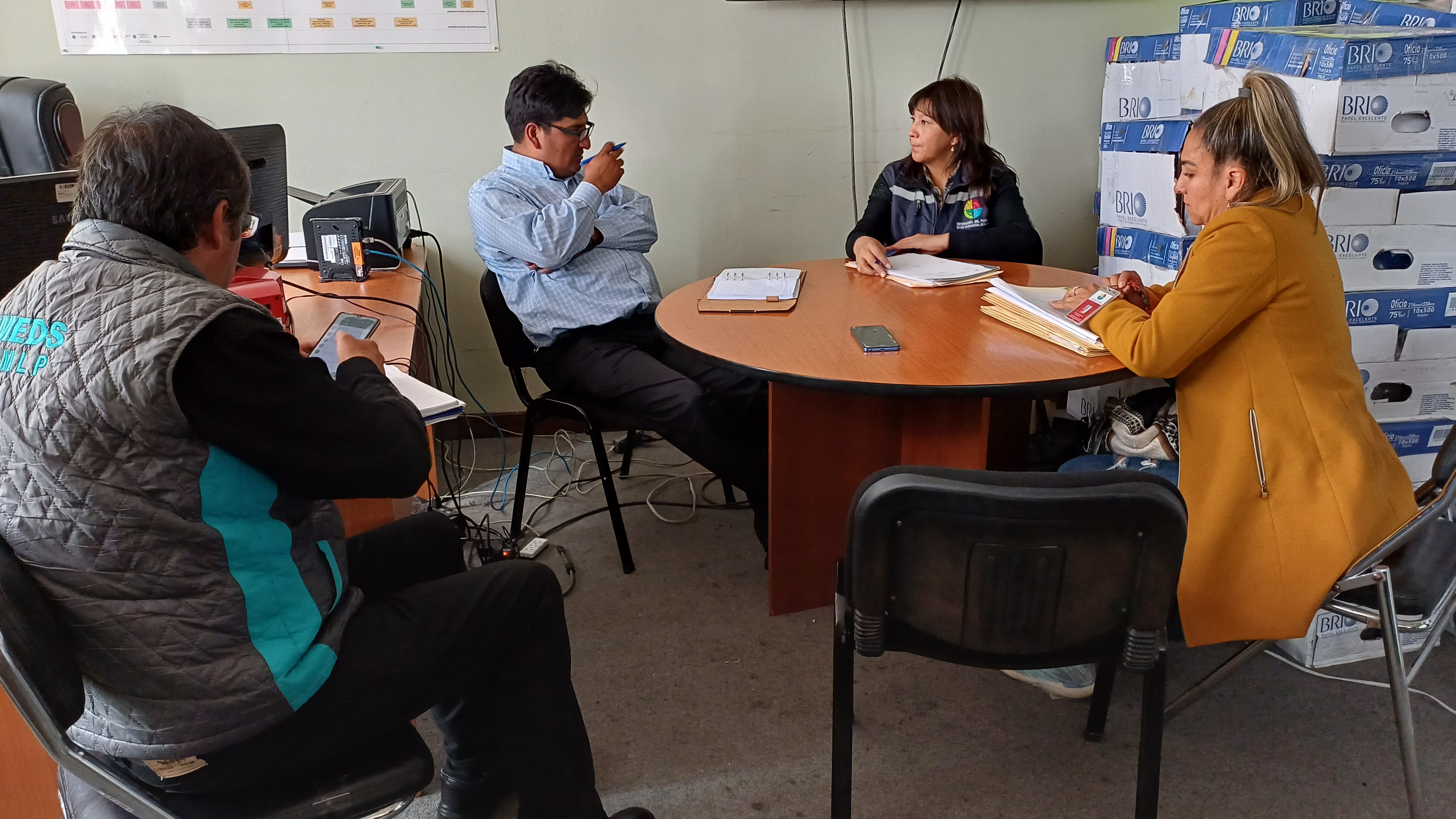 Defensoría del Pueblo logró el compromiso de la Dirección de Educación del GAMLP para dar prioridad a las demandas de padres de familia previo al inicio de clases