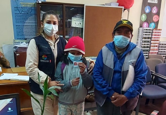Gestión defensorial vela cumplimiento del derecho a la identidad de tres niños en la ciudad El Alto