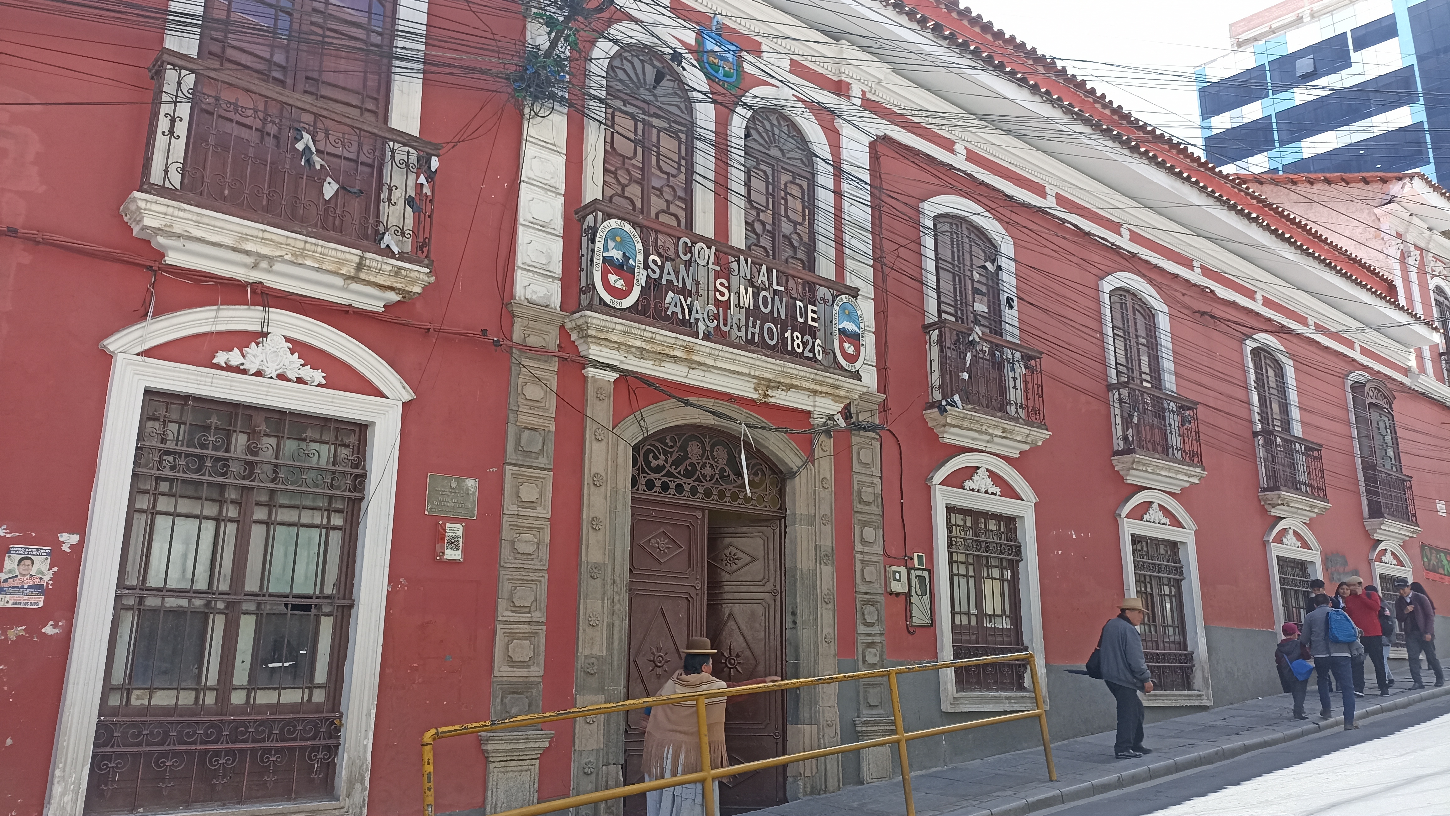 LA DEFENSORÍA DEL PUEBLO VERIFICA DETERIOROS EN LA INFRAESTRUCTURA DEL COLEGIO SAN SIMÓN DE AYACUCHO EN LA PAZ