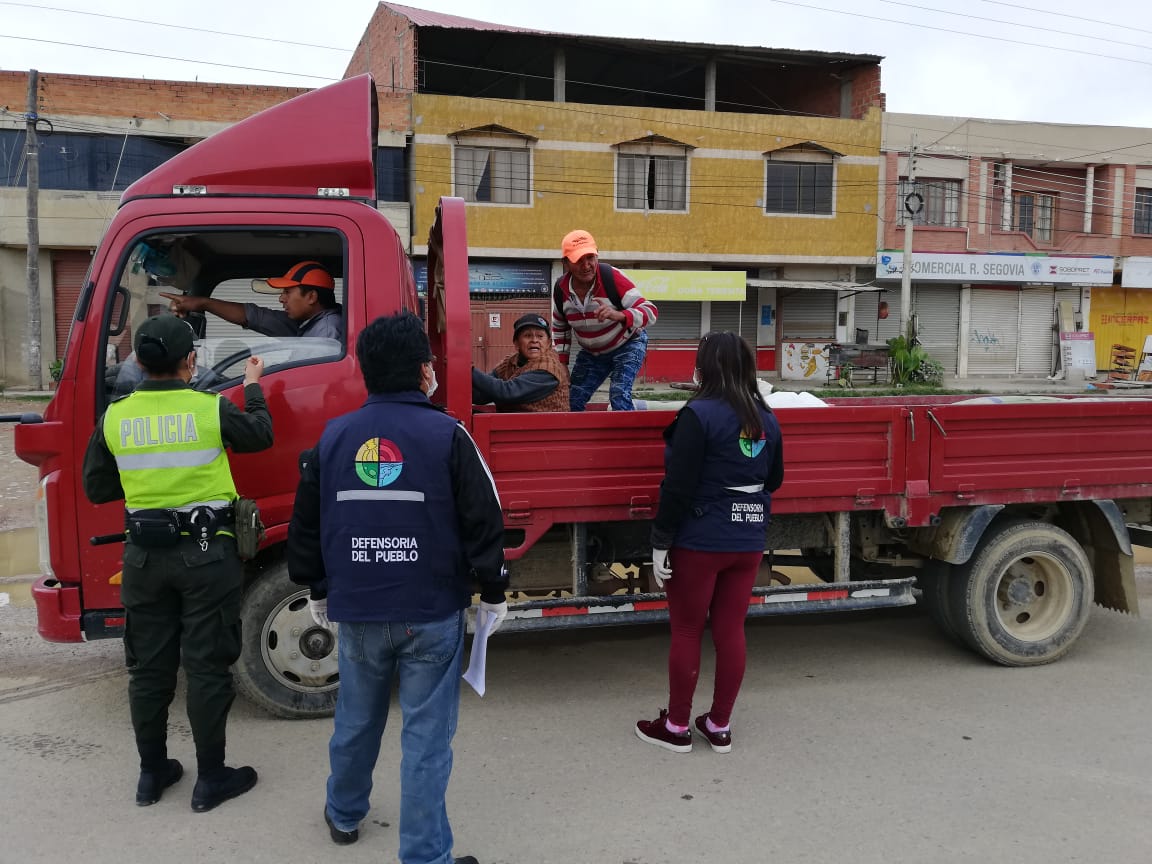 DEFENSORÍA DEL PUEBLO VERIFICA LIBRE TRÁNSITO DE PRODUCTOS ALIMENTICIOS A LOS CENTROS DE ABASTO DE TARIJA