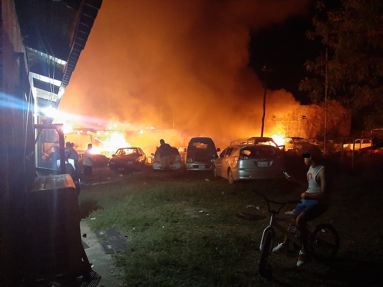La Defensoría del Pueblo lamenta el fallecimiento de tres personas, que derivó en la quema de las instalaciones policiales de Puerto Suárez