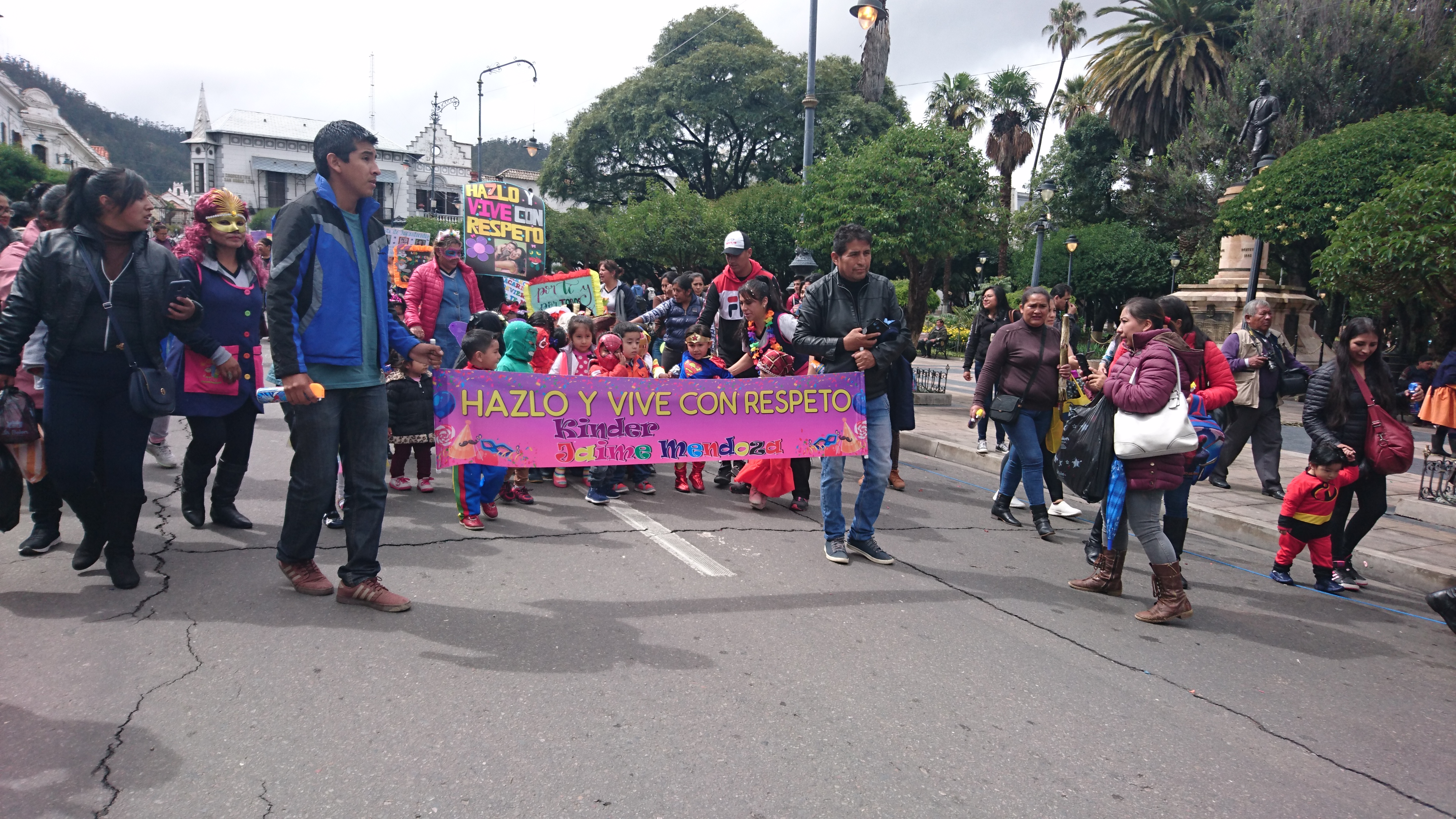 UNIDAD EDUCATIVA JAIME MENDOZA IMPLEMENTA LA CAMPAÑA “HAZLO, VIVE CON RESPETO”