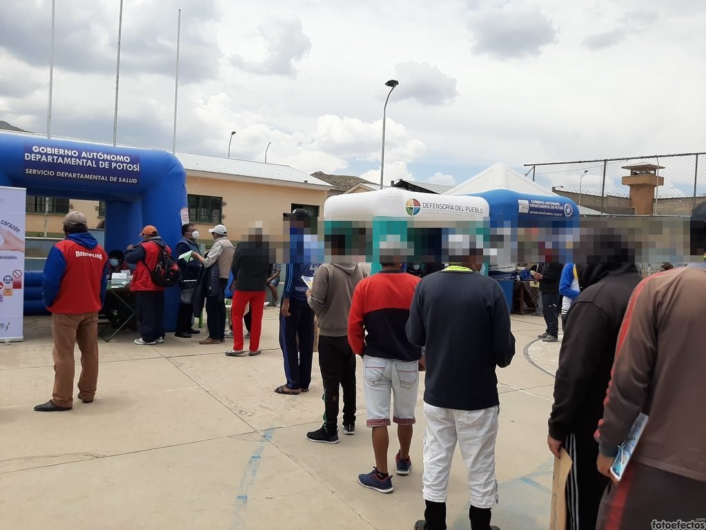 DEFENSORÍA DEL PUEBLO E INSTITUCIONES DESARROLLAN CON ÉXITO FERIA DE SALUD EN EL CENTRO CARCELARIO DE SANTO DOMINGO