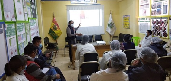 Informe defensorial Salud, Derechos Humanos y Covid-19 en Bolivia es socializada en el Centro de Salud del Municipio Desaguadero