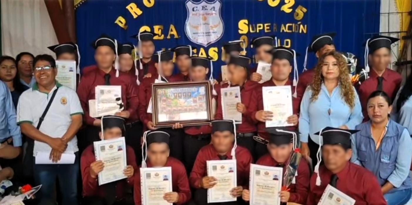 Con el apoyo de la Defensoría del Pueblo, Personas Privadas de Libertad de Monteagudo se constituyen en la primera promoción que alza su bachillerato