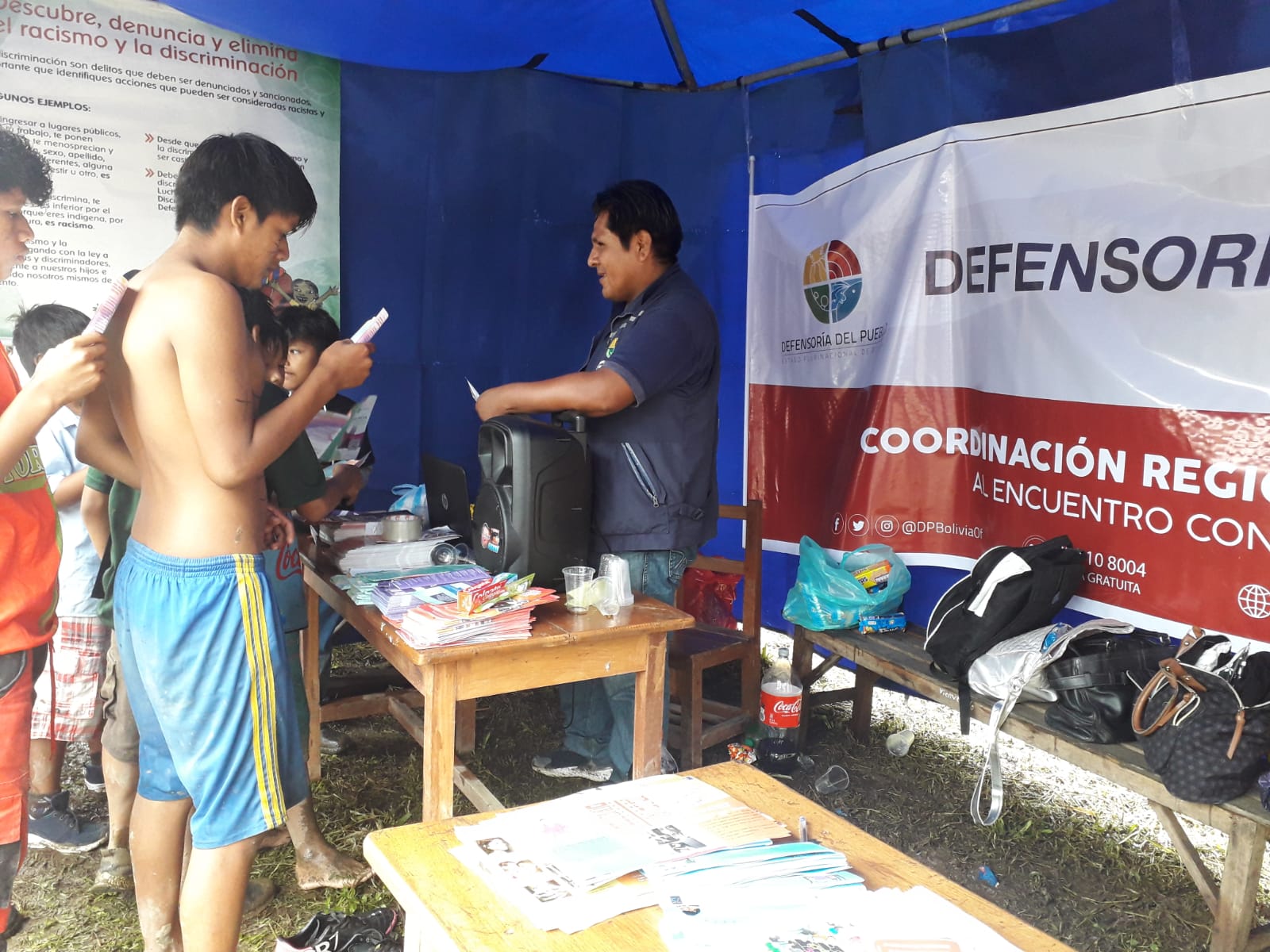 En Puerto Villarroel, la Defensoría del Pueblo promueve los derechos humanos en una feria del pueblo indígena Yuqui