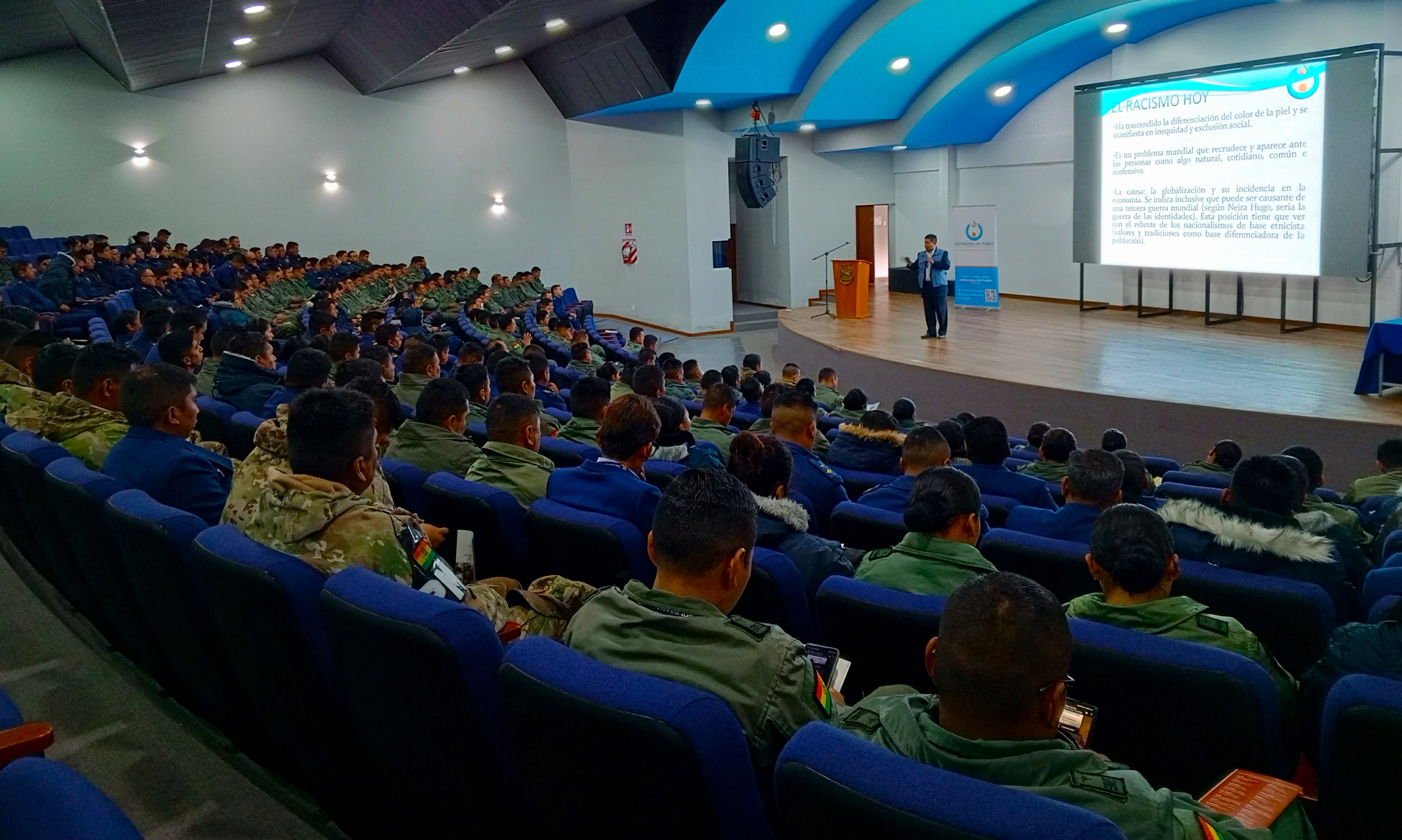 EL ALTO: DEFENSORÍA DEL PUEBLO CAPACITA A 200 MIEMBROS DEL GRUPO AÉREO “71” EN NORMATIVAS CONTRA EL RACISMO Y LA TRATA DE PERSONAS