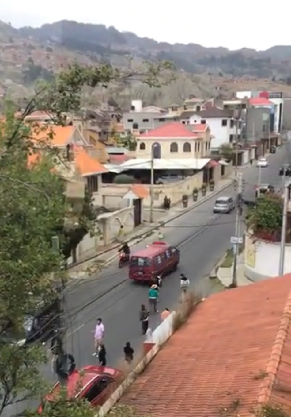 Defensoría del Pueblo pide a Tránsito investigar y sancionar al conductor que arrolló a transeúnte durante un acto proselitista