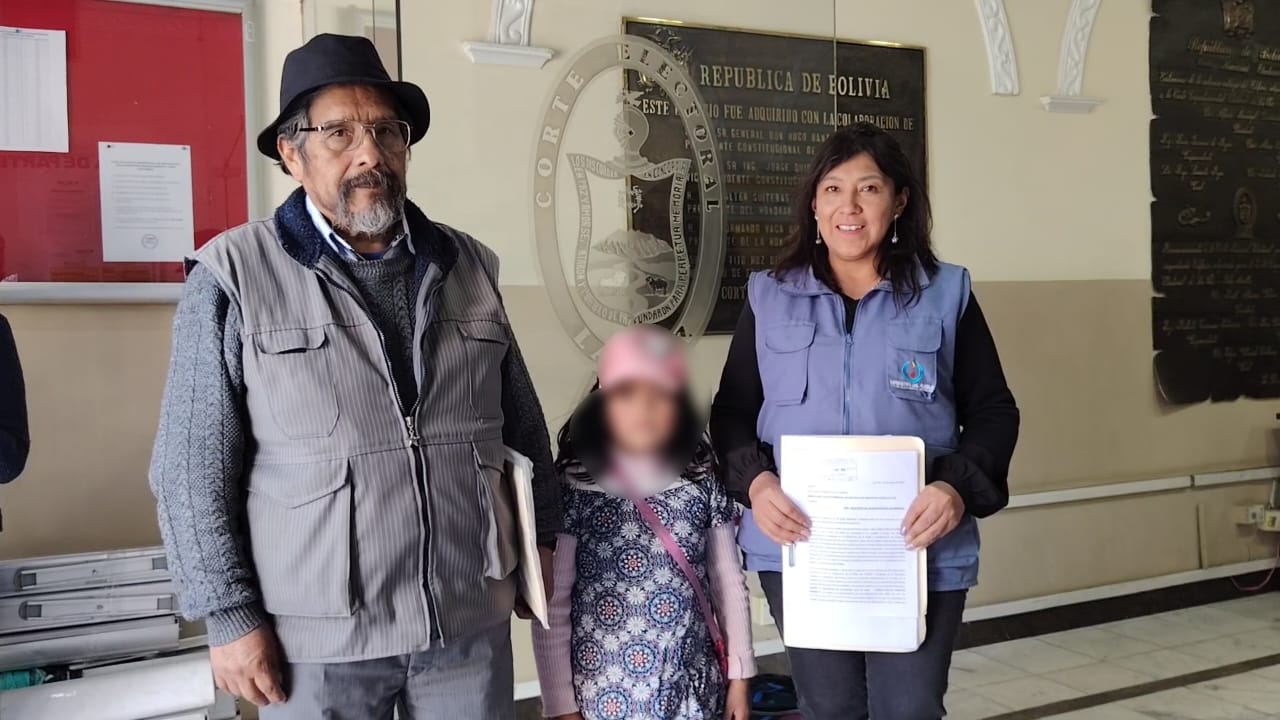 GESTIÓN DEFENSORIAL RESTITUYE EL DERECHO A LA IDENTIDAD DE UNA NIÑA DE SEIS AÑOS Y LOGRA LA NACIONALIDAD ADQUIRIDA POR PADRES BOLIVIANOS