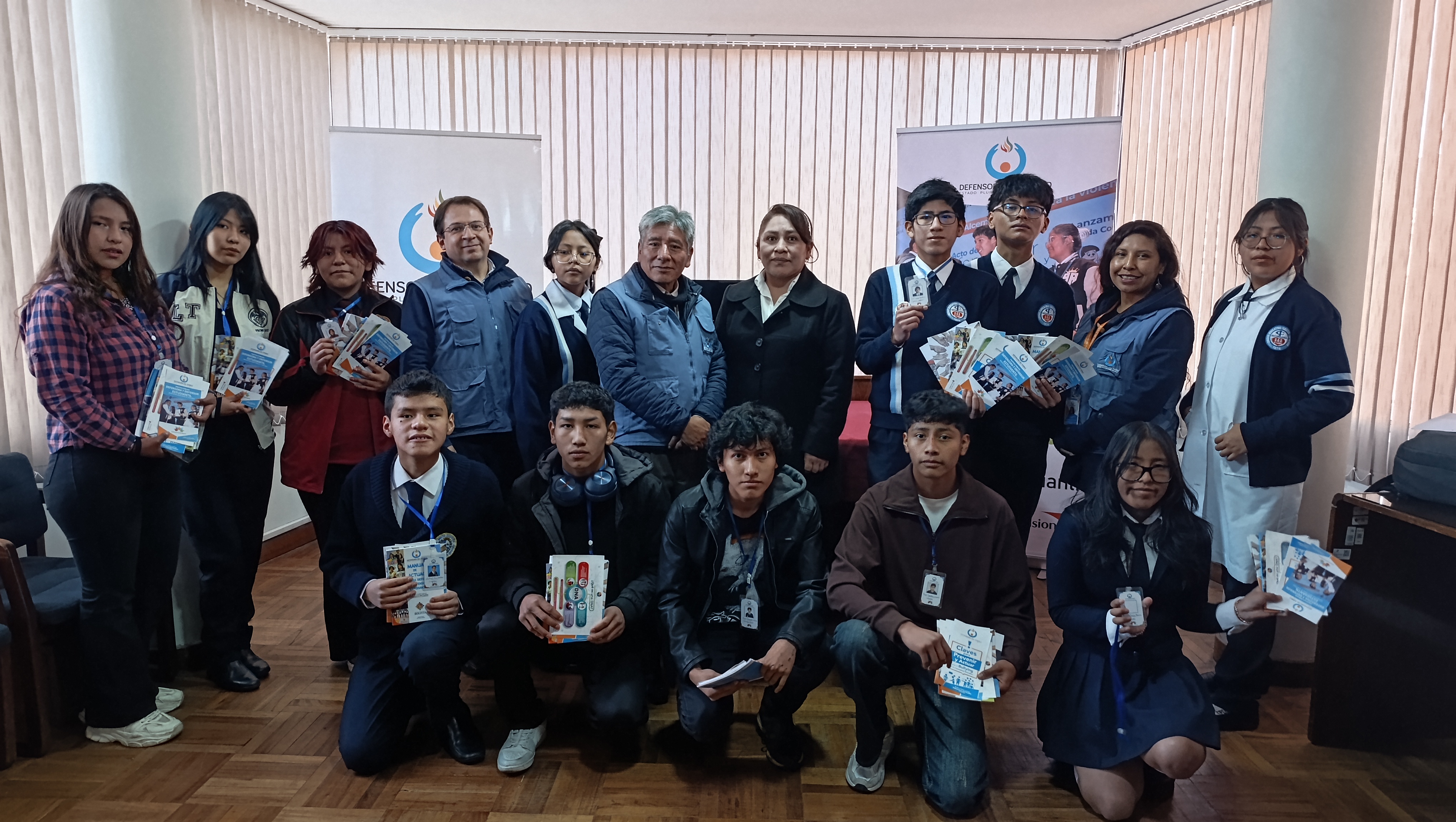 DEFENSOR DEL PUEBLO ACREDITA A 650 NUEVAS  DEFENSORAS Y DEFENSORES ESTUDIANTILES PARA FORTALECER DEFENSA DE DERECHOS EN UNIDADES EDUCATIVAS DE LA PAZ