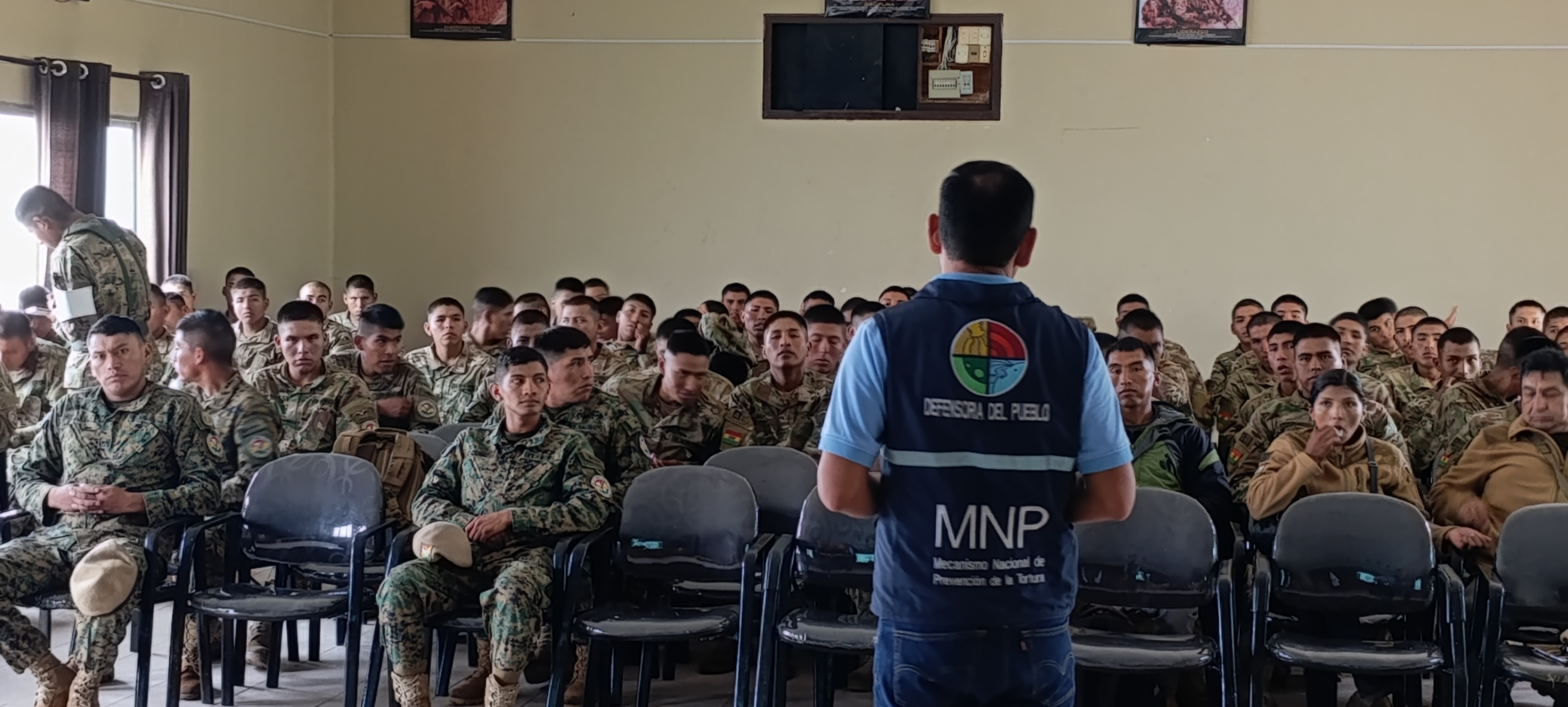 DEFENSORÍA DEL PUEBLO CAPACITA A SOLDADOS E INSTRUCTORES SOBRE PREVENCIÓN DE TORTURA Y MALOS TRATOS